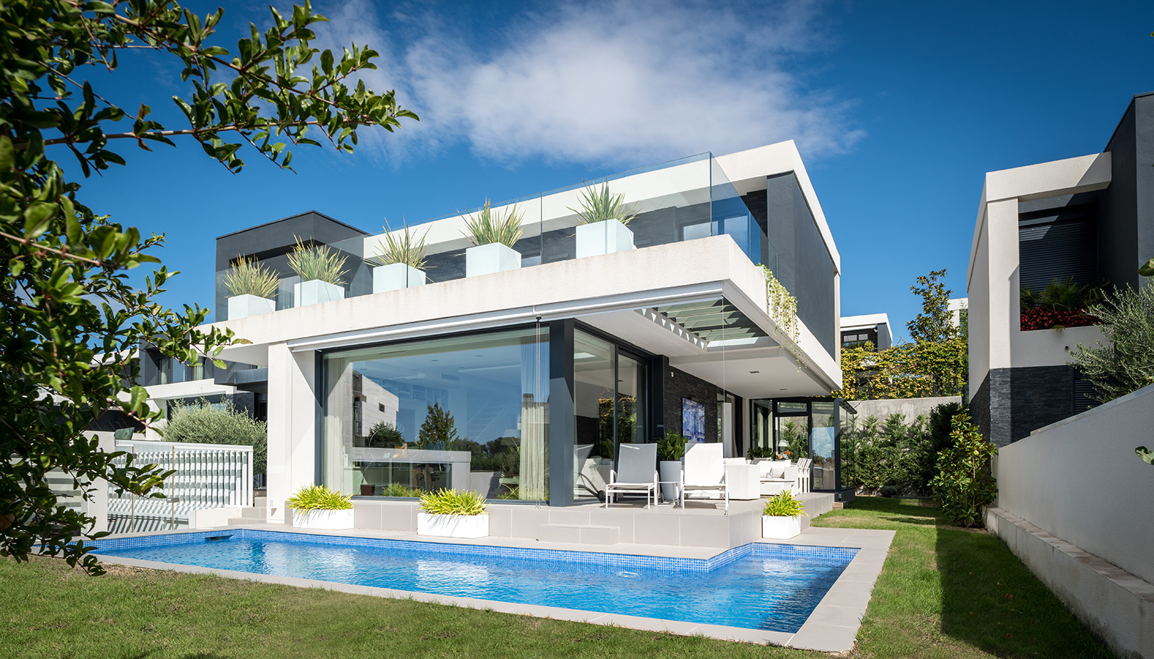 A Contemporary Vision – QHOMES15 by FH2L Arquitectos