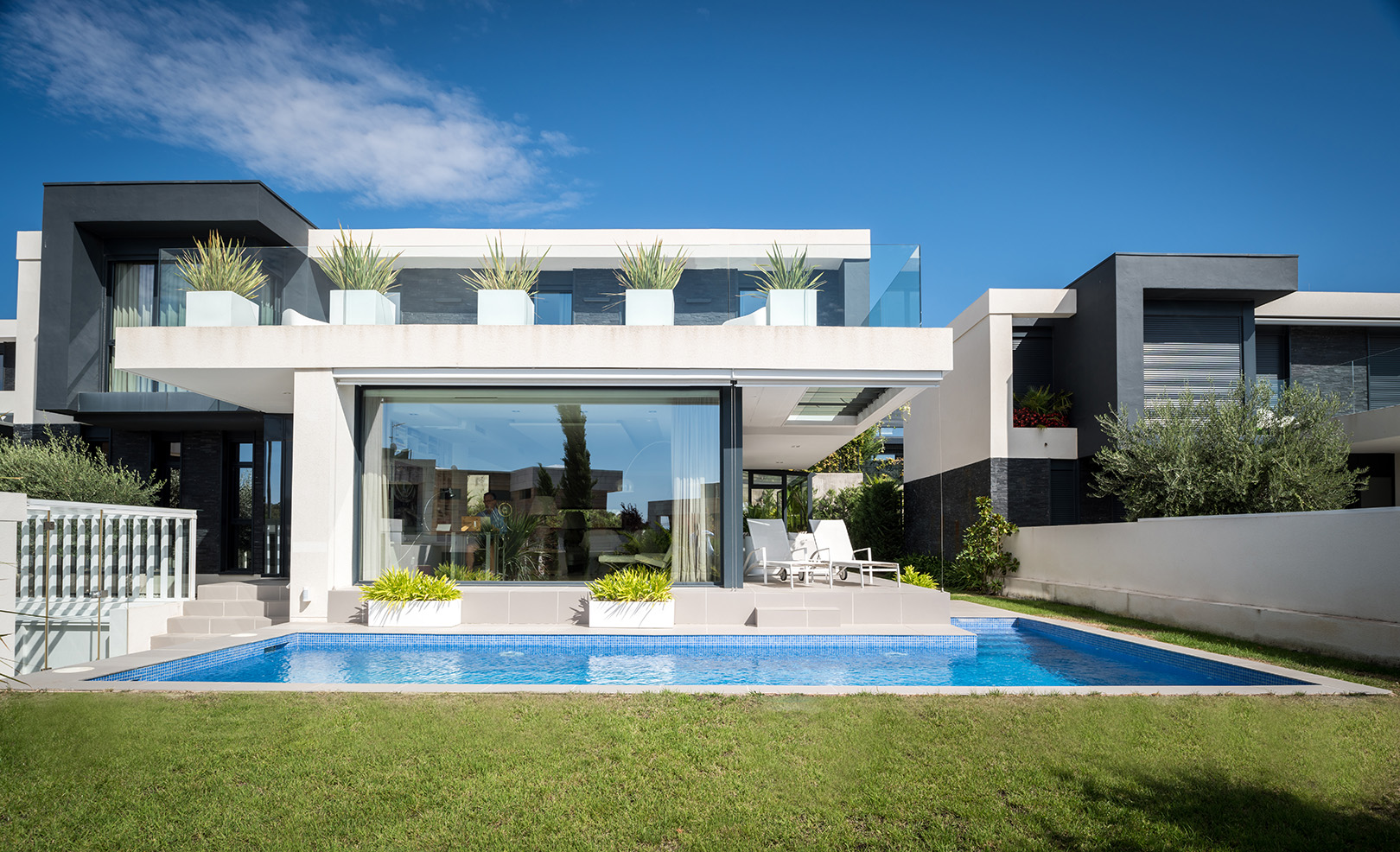 A Contemporary Vision – QHOMES15 by FH2L Arquitectos