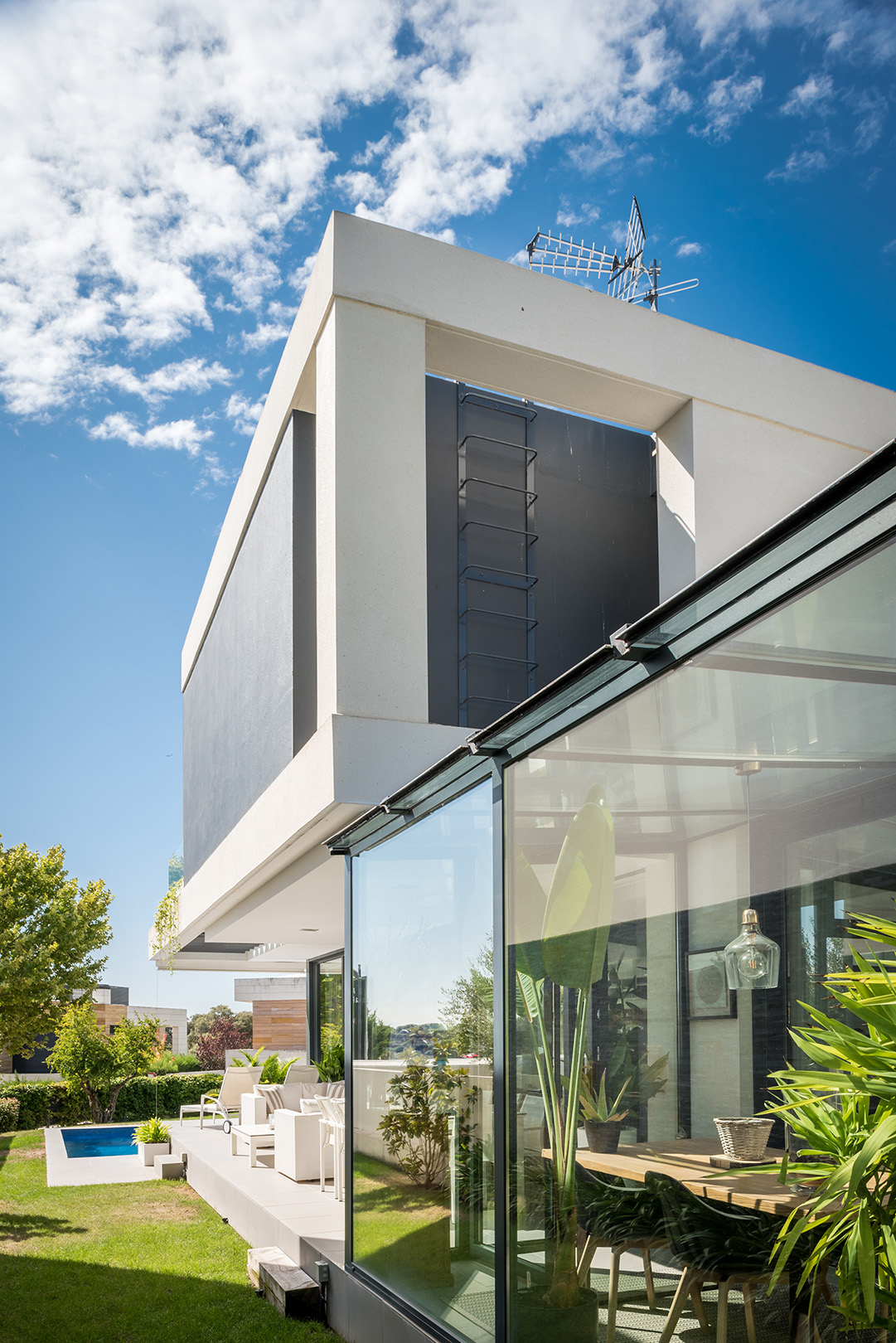 A Contemporary Vision – QHOMES15 by FH2L Arquitectos
