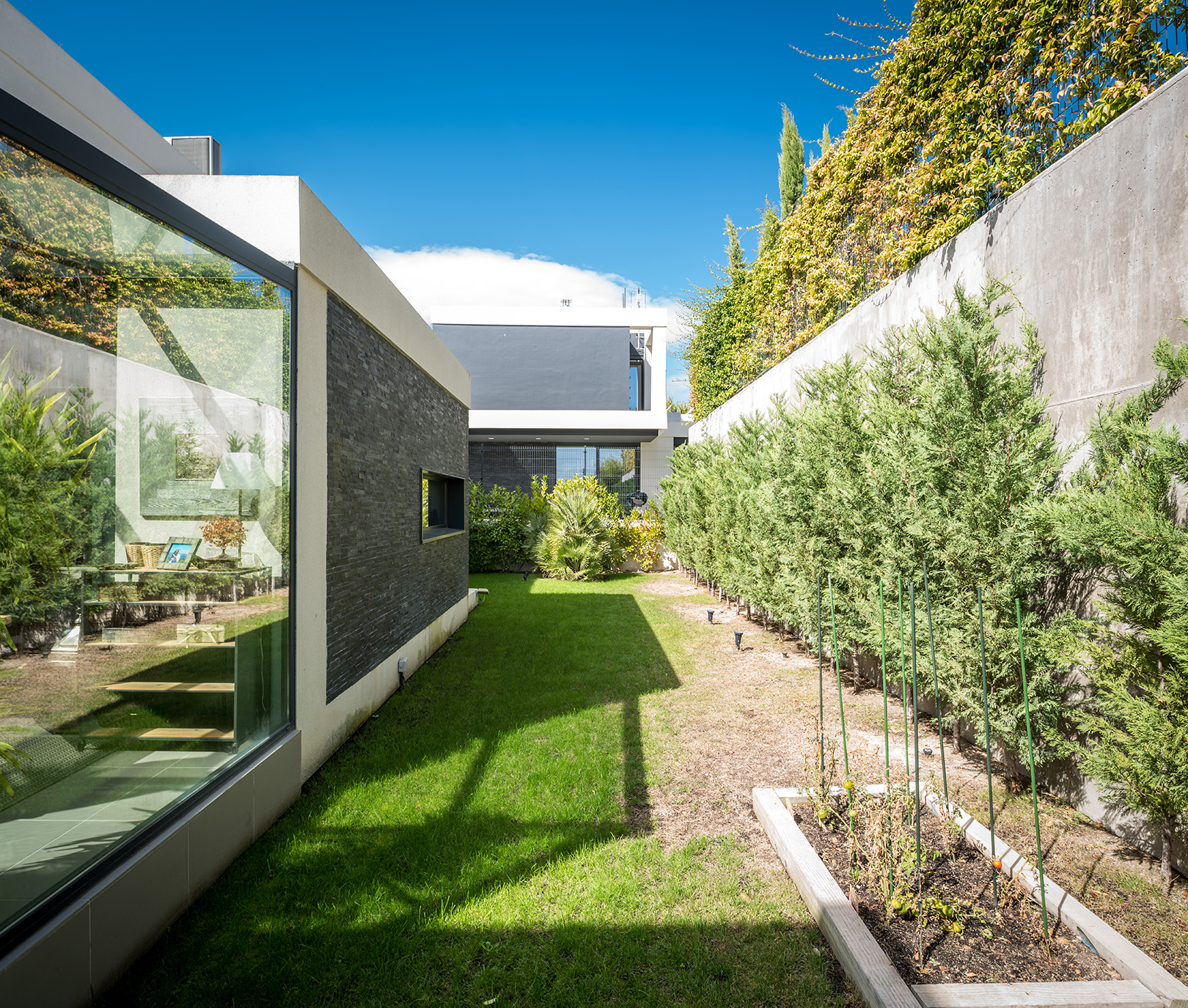 A Contemporary Vision – QHOMES15 by FH2L Arquitectos