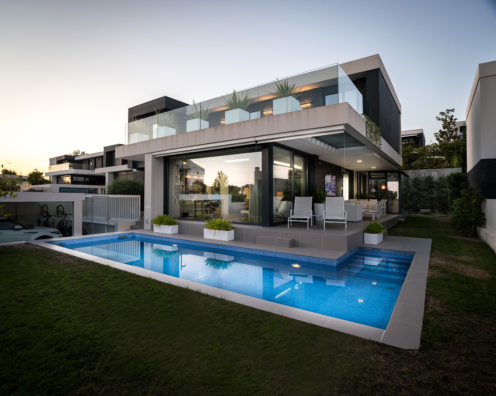 A Contemporary Vision – QHOMES15 by FH2L Arquitectos