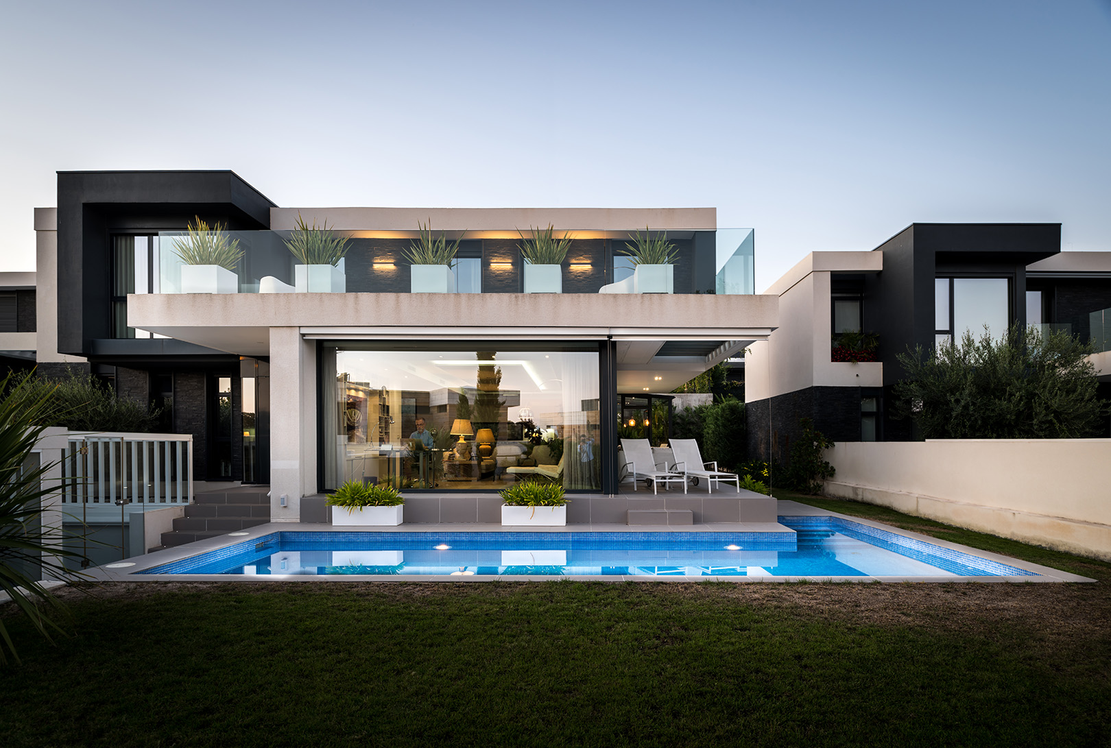 A Contemporary Vision – QHOMES15 by FH2L Arquitectos