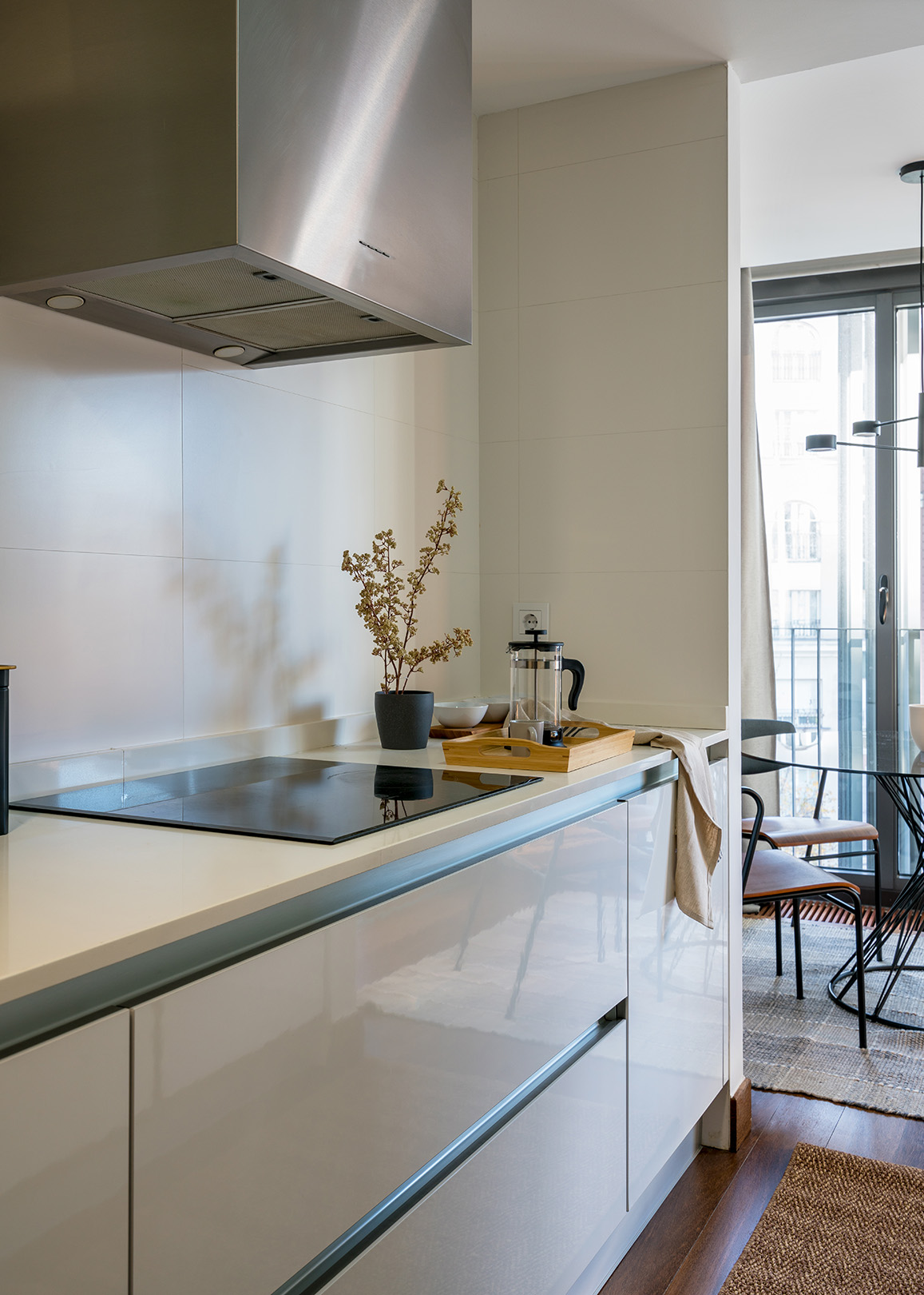  Sophisticated Tranquility – Apartment in Ferrater Building by Marina Acosta