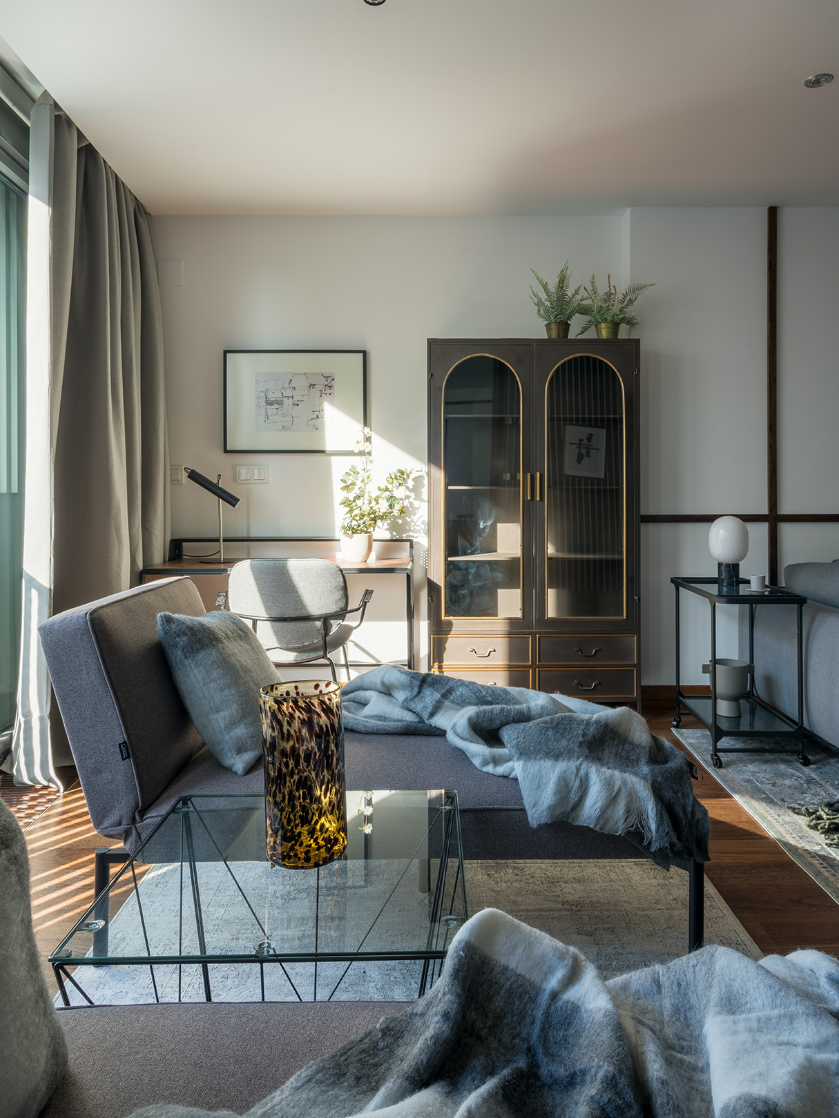  Sophisticated Tranquility – Apartment in Ferrater Building by Marina Acosta