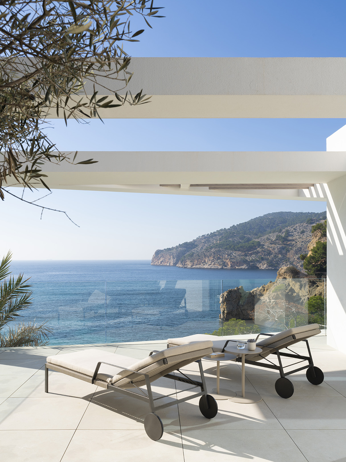 Whispers of Coastal Serenity – Villa Echoes by Mathias Koester