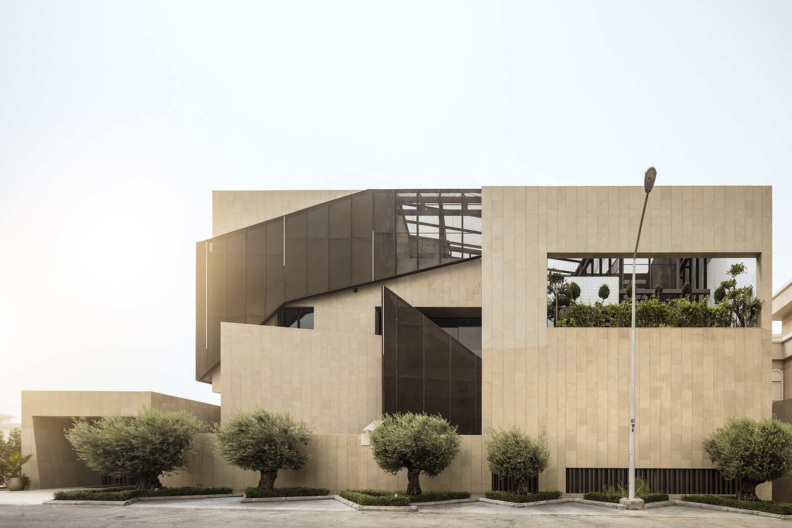 A Harmonious Response – Three Gardens House by AGi Architects