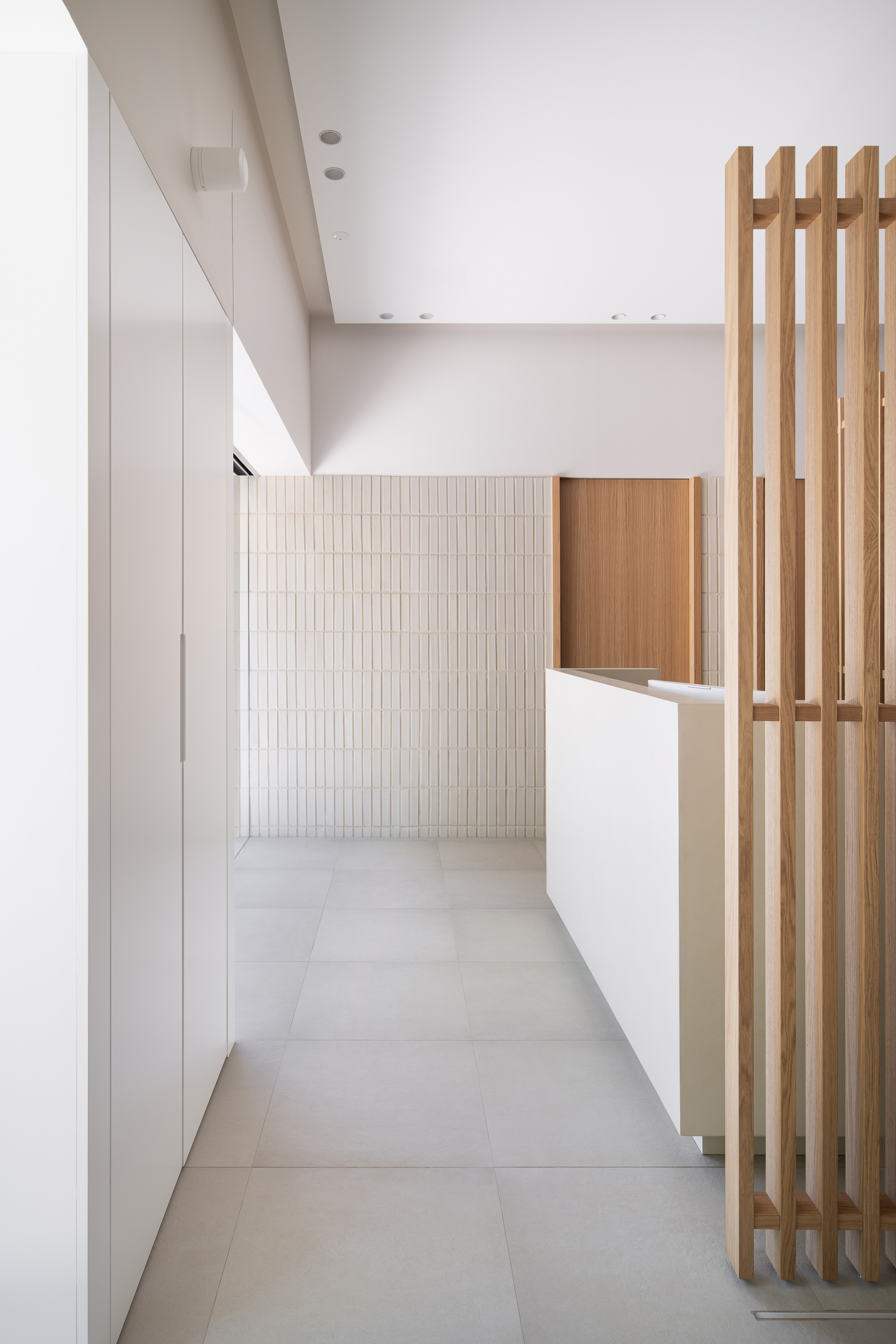 Transforming Space and Experience – Clínica Dental Jalón by Murillo y Hernández Arquitectura