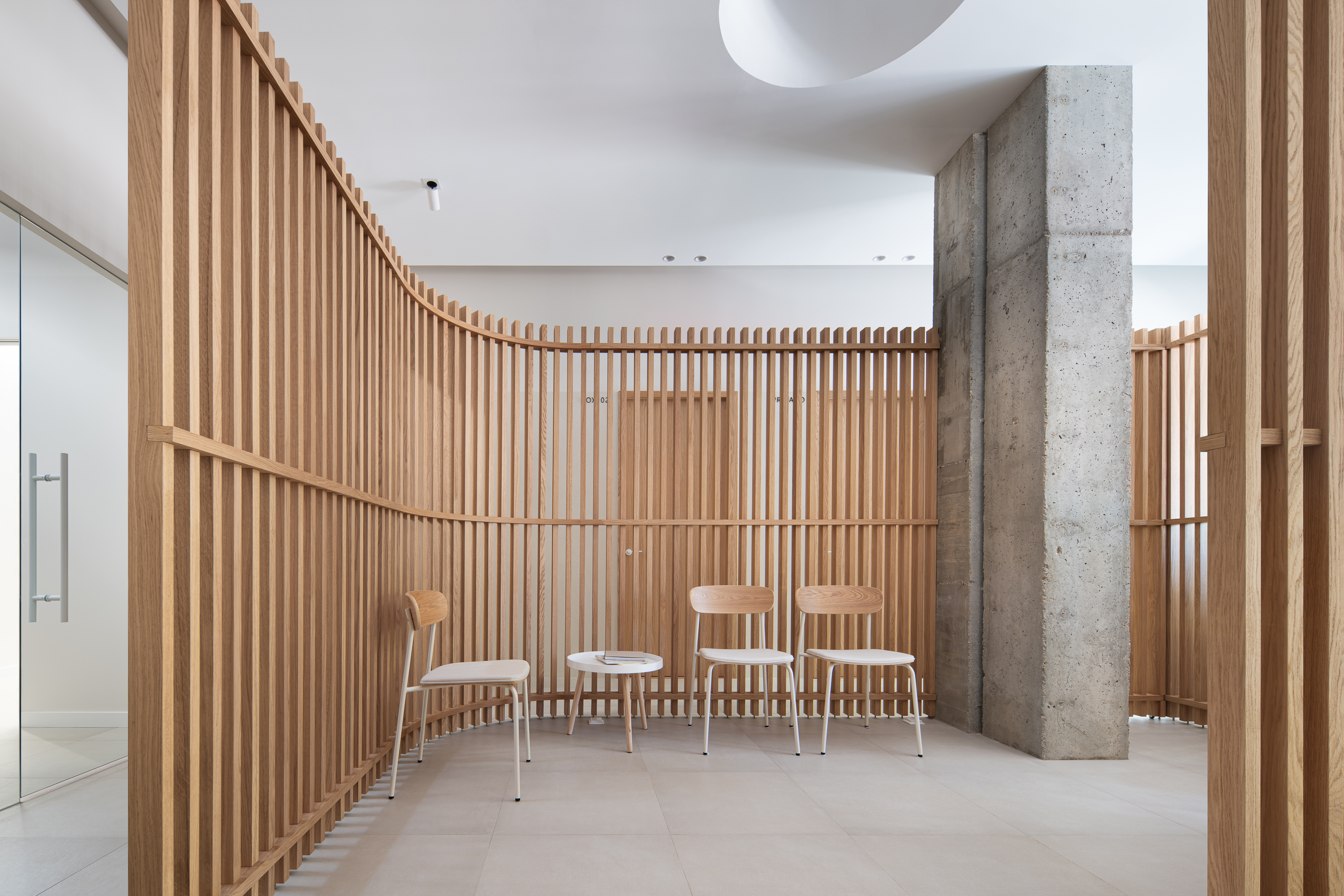 Transforming Space and Experience – Clínica Dental Jalón by Murillo y Hernández Arquitectura
