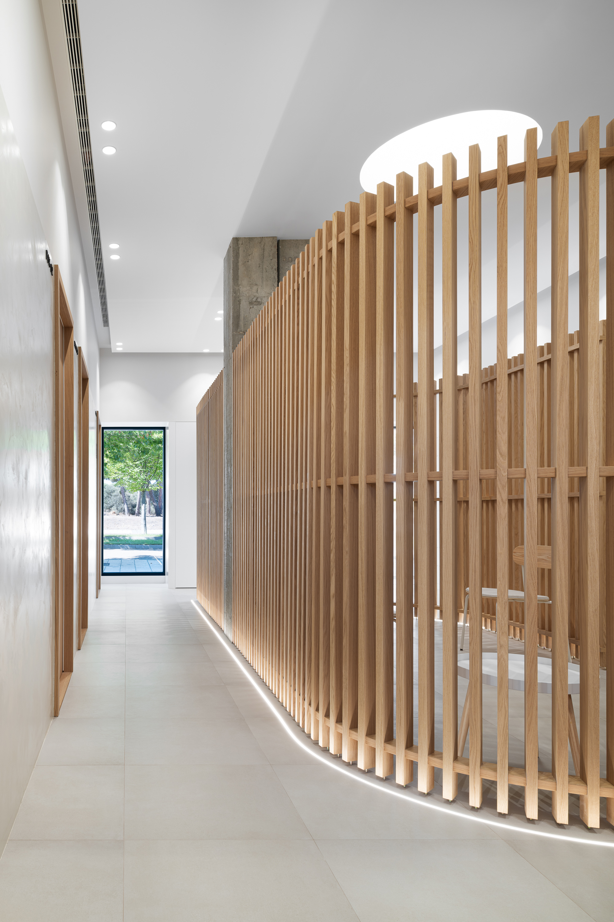 Transforming Space and Experience – Clínica Dental Jalón by Murillo y Hernández Arquitectura