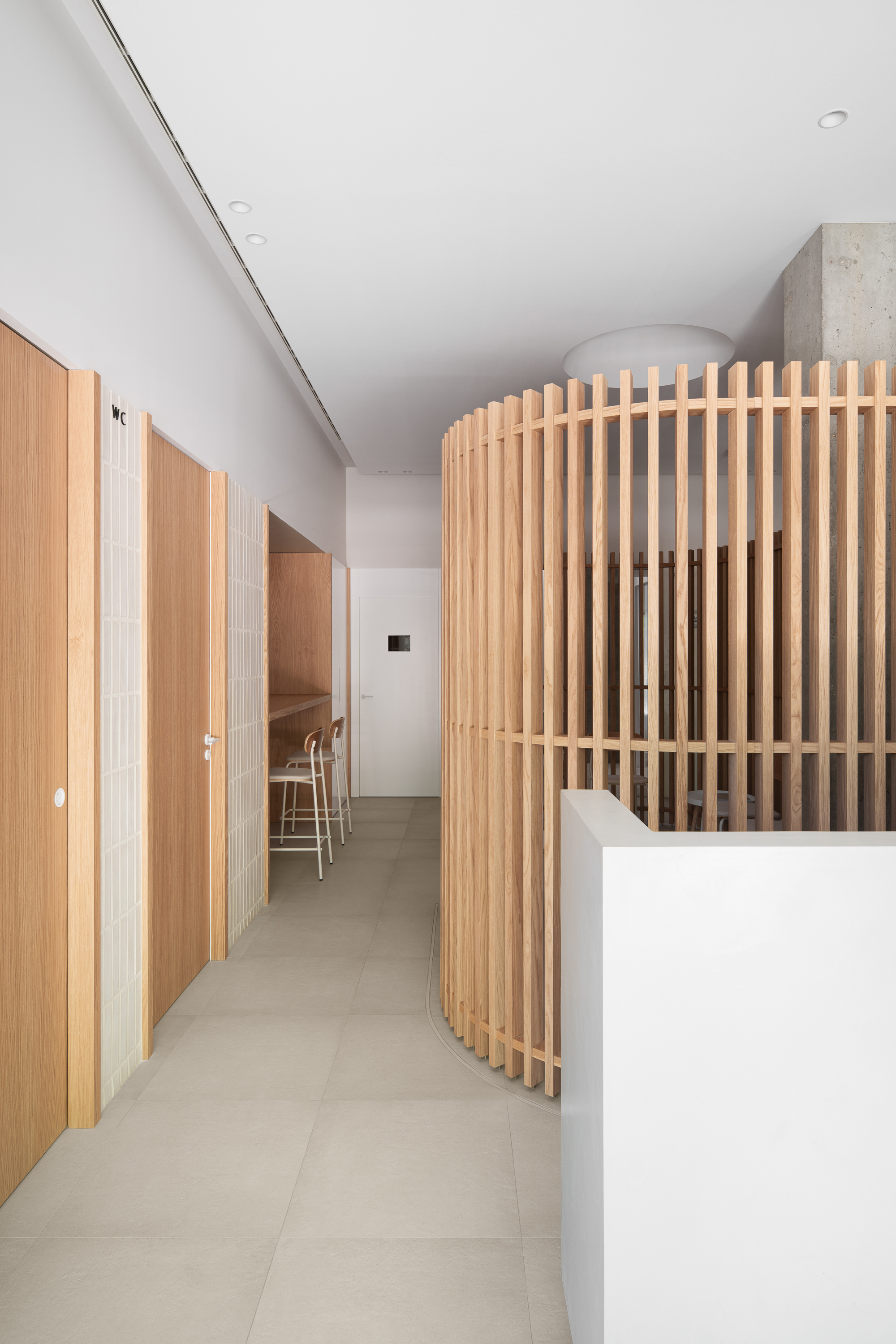 Transforming Space and Experience – Clínica Dental Jalón by Murillo y Hernández Arquitectura