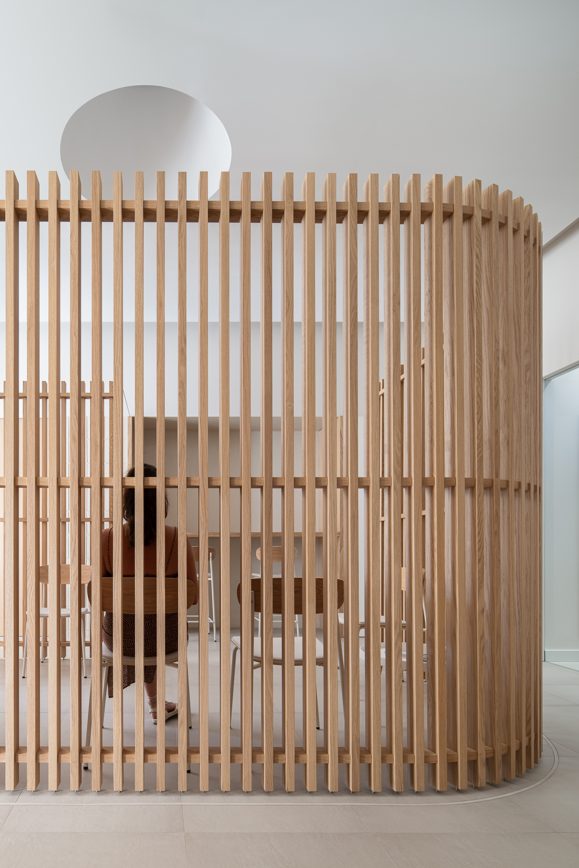 Transforming Space and Experience – Clínica Dental Jalón by Murillo y Hernández Arquitectura