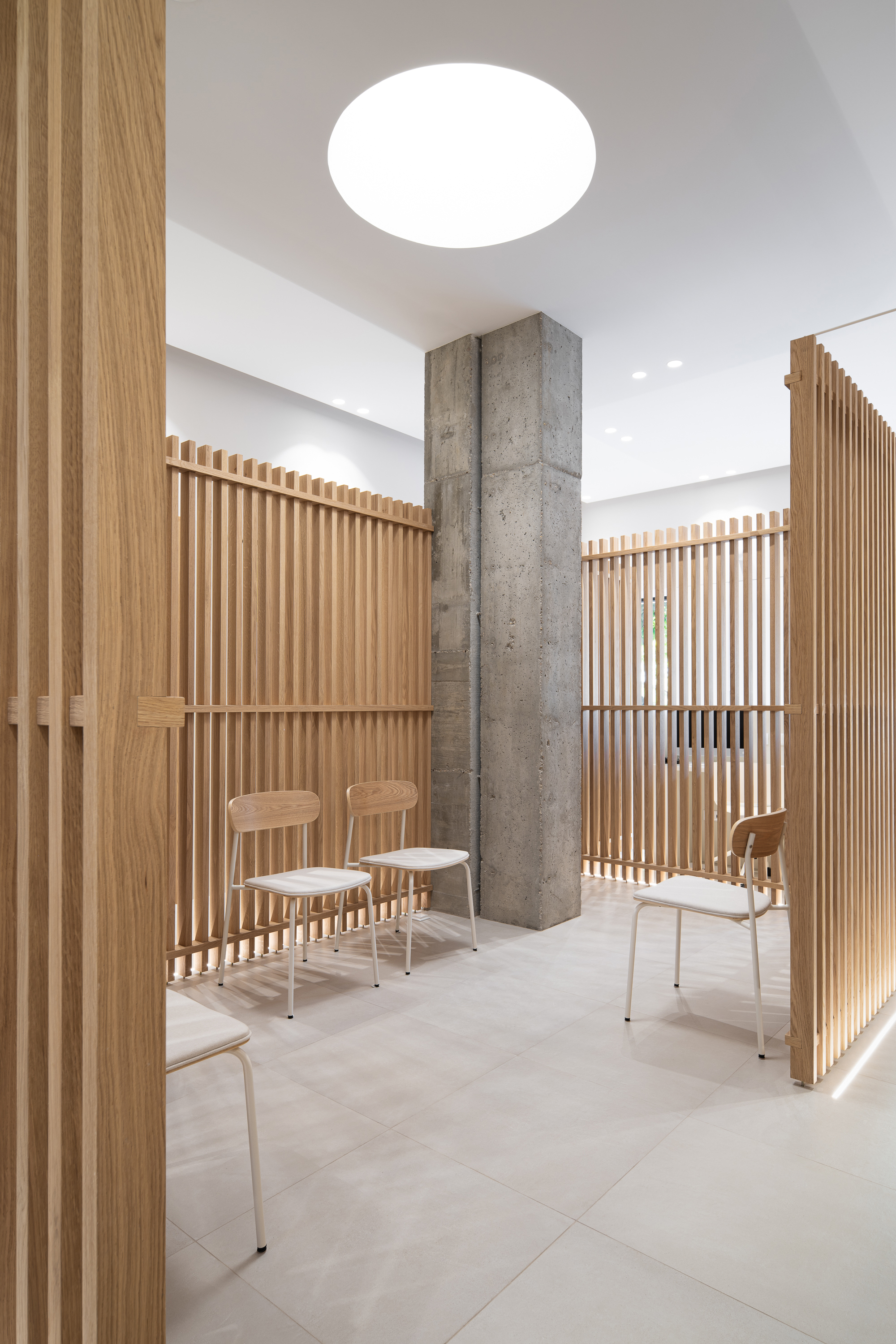 Transforming Space and Experience – Clínica Dental Jalón by Murillo y Hernández Arquitectura
