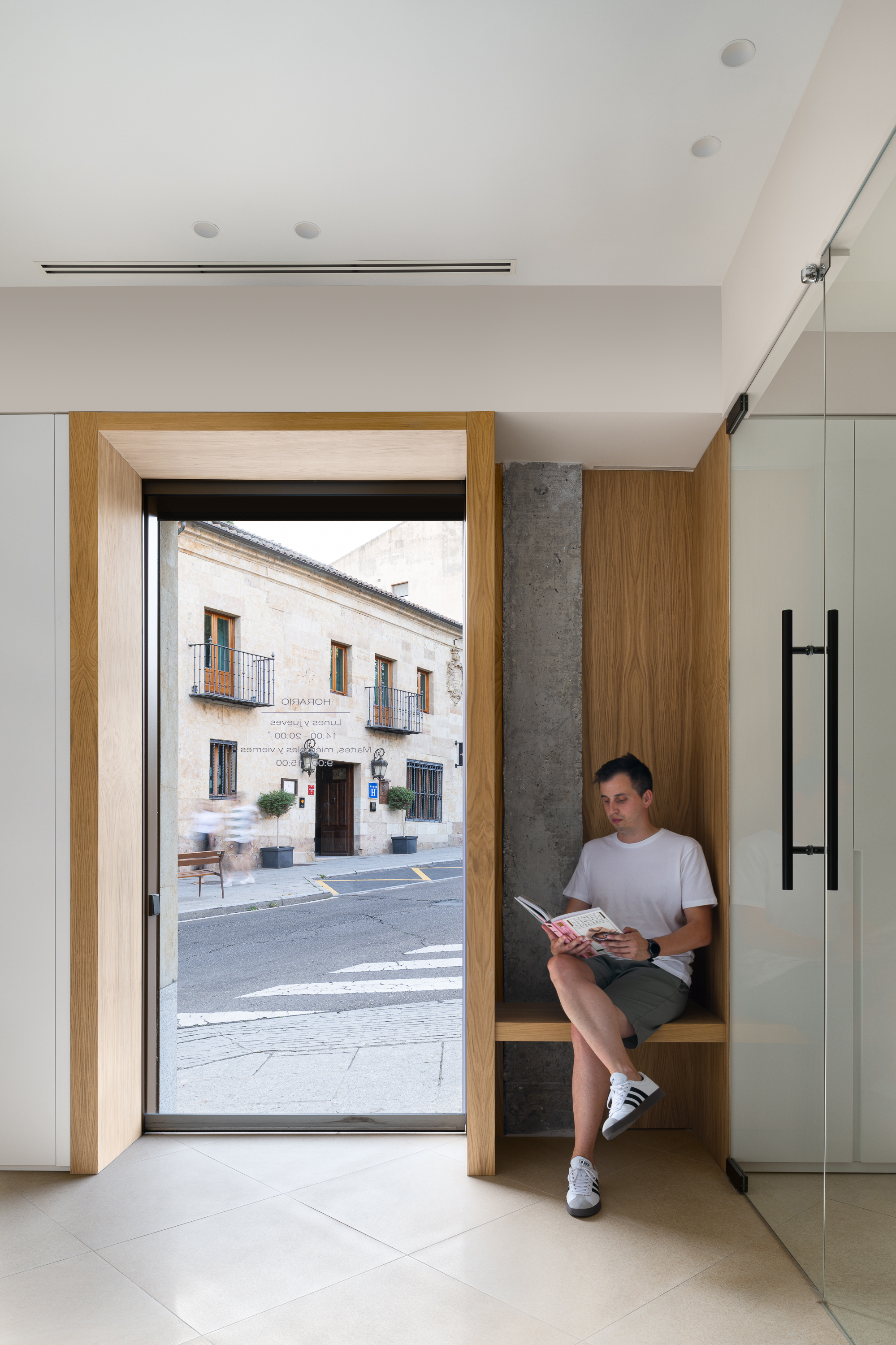 Elegance and Functionality – Clínica Dental Vega by Murillo y Hernández Arquitectura