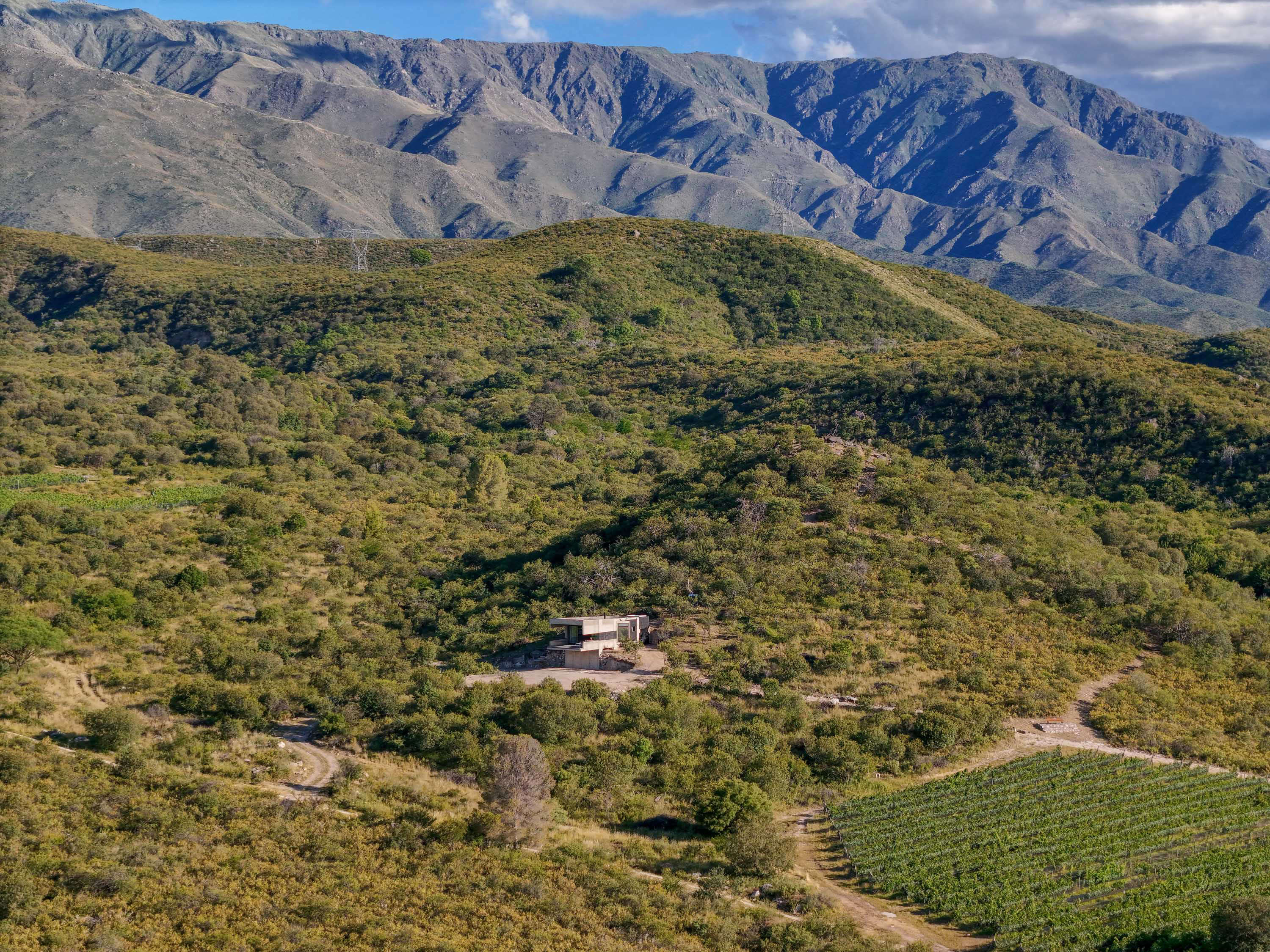 Dialoguing with the Landscape – Lodge JR by Paul Dragicevic