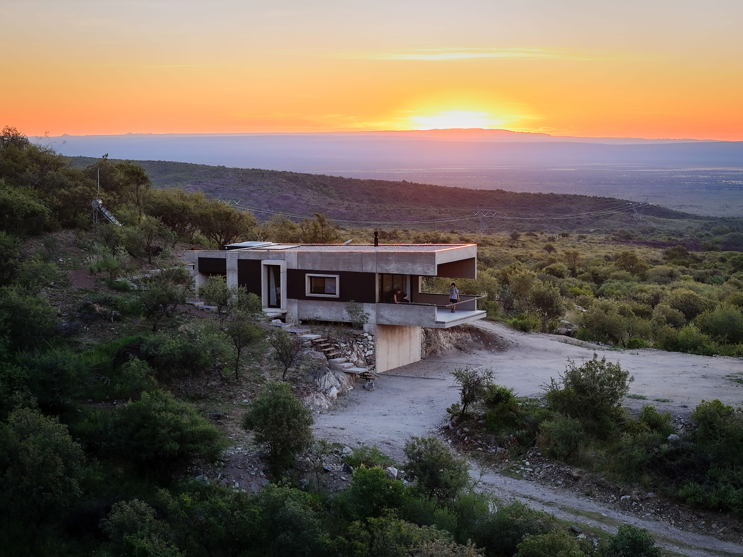 Dialoguing with the Landscape – Lodge JR by Paul Dragicevic