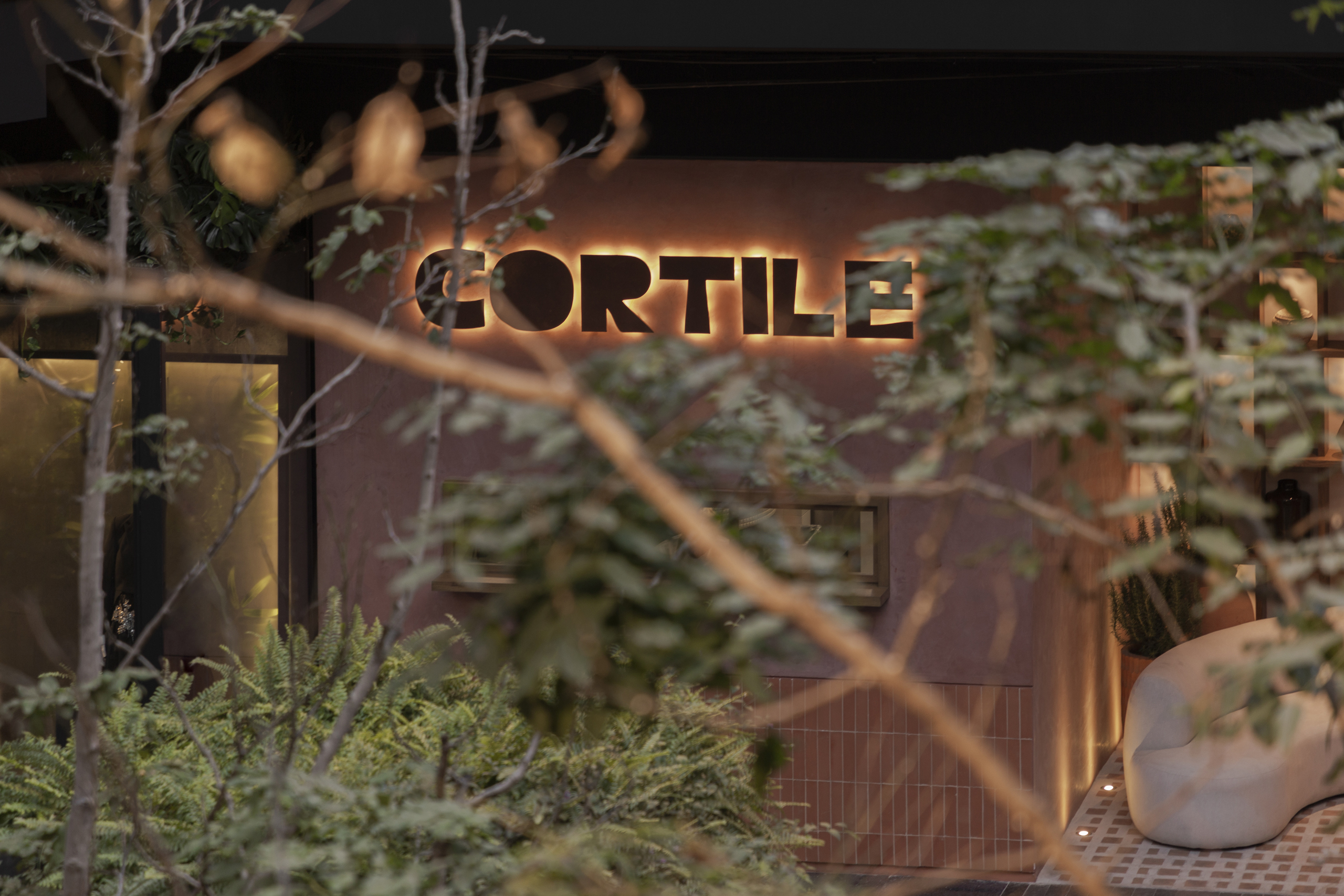 Inviting Warmth and Togetherness – Restaurante Cortile by Comitē De Proyectos