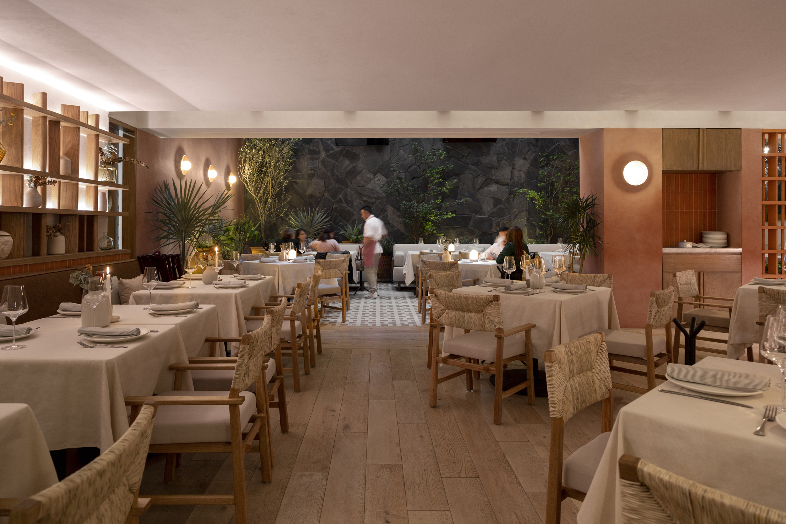 Inviting Warmth and Togetherness – Restaurante Cortile by Comitē De Proyectos
