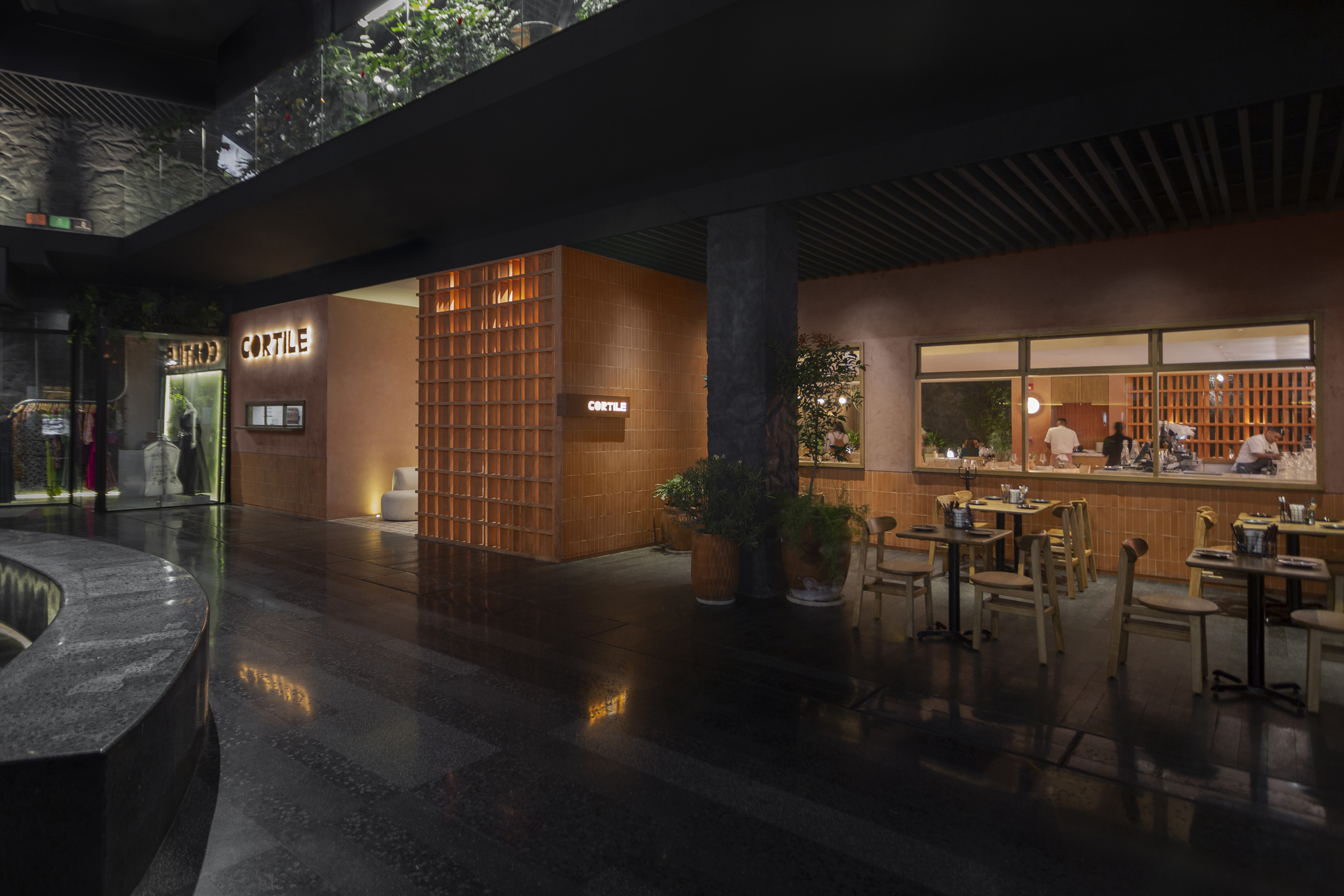 Inviting Warmth and Togetherness – Restaurante Cortile by Comitē De Proyectos