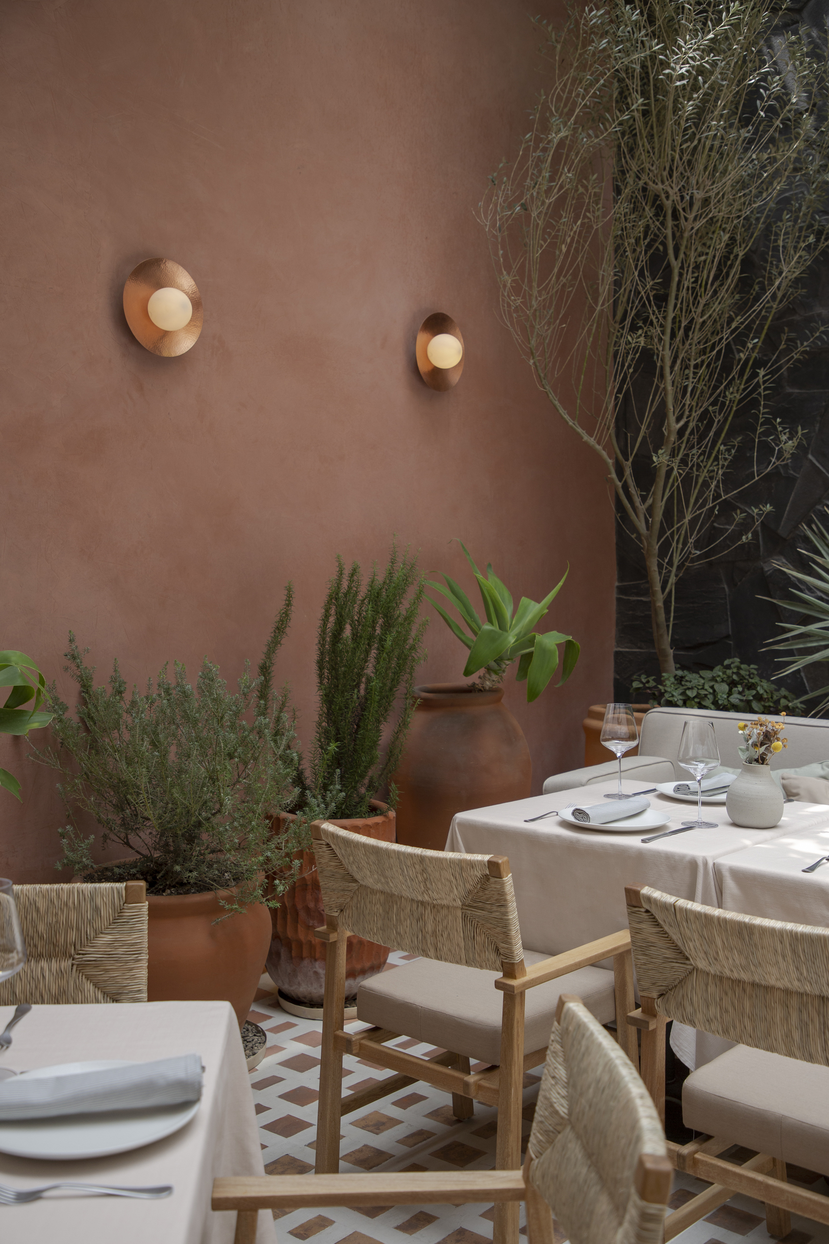 Inviting Warmth and Togetherness – Restaurante Cortile by Comitē De Proyectos