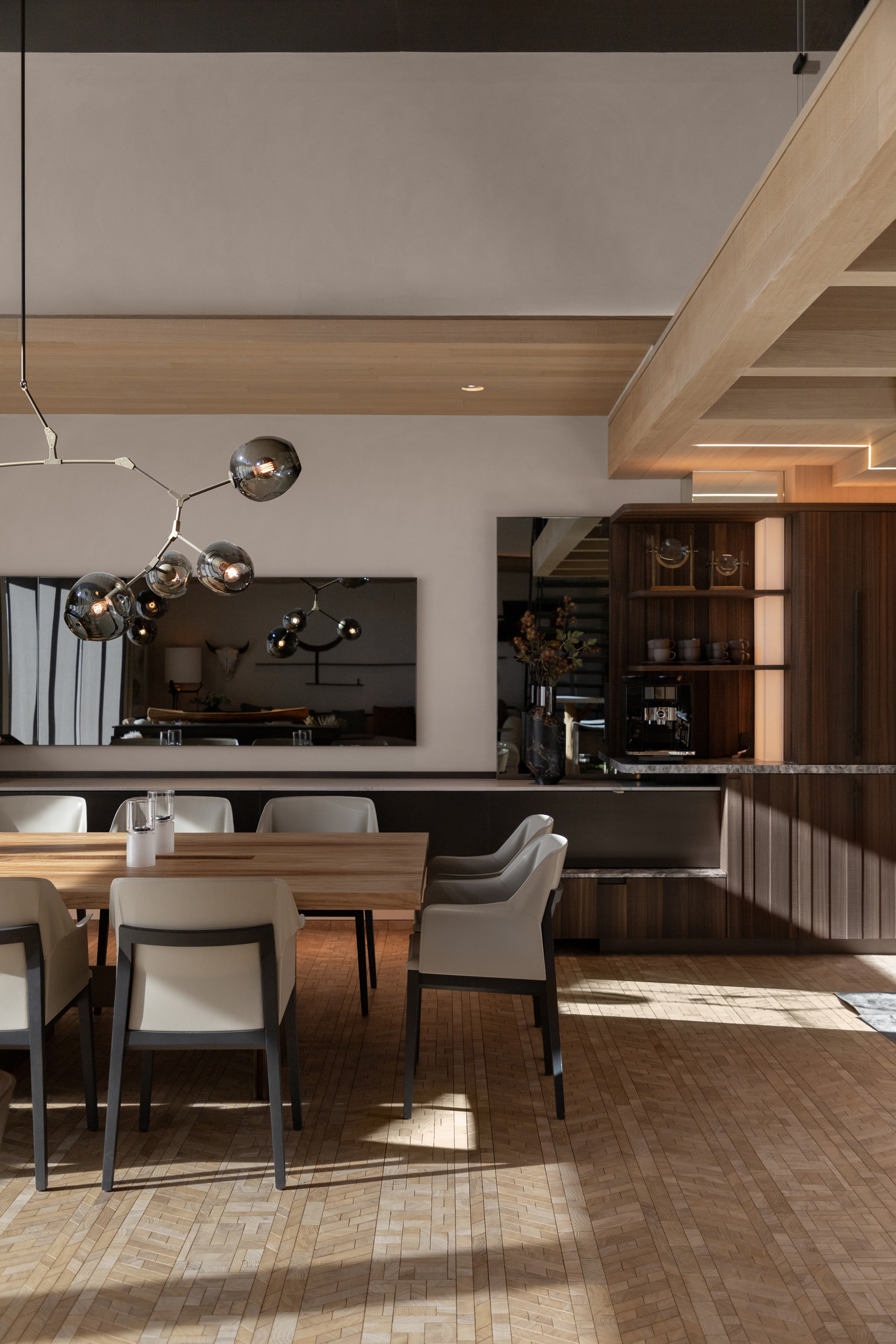 A Contemporary Retreat – Gore Suite by Simon Hamui Studio