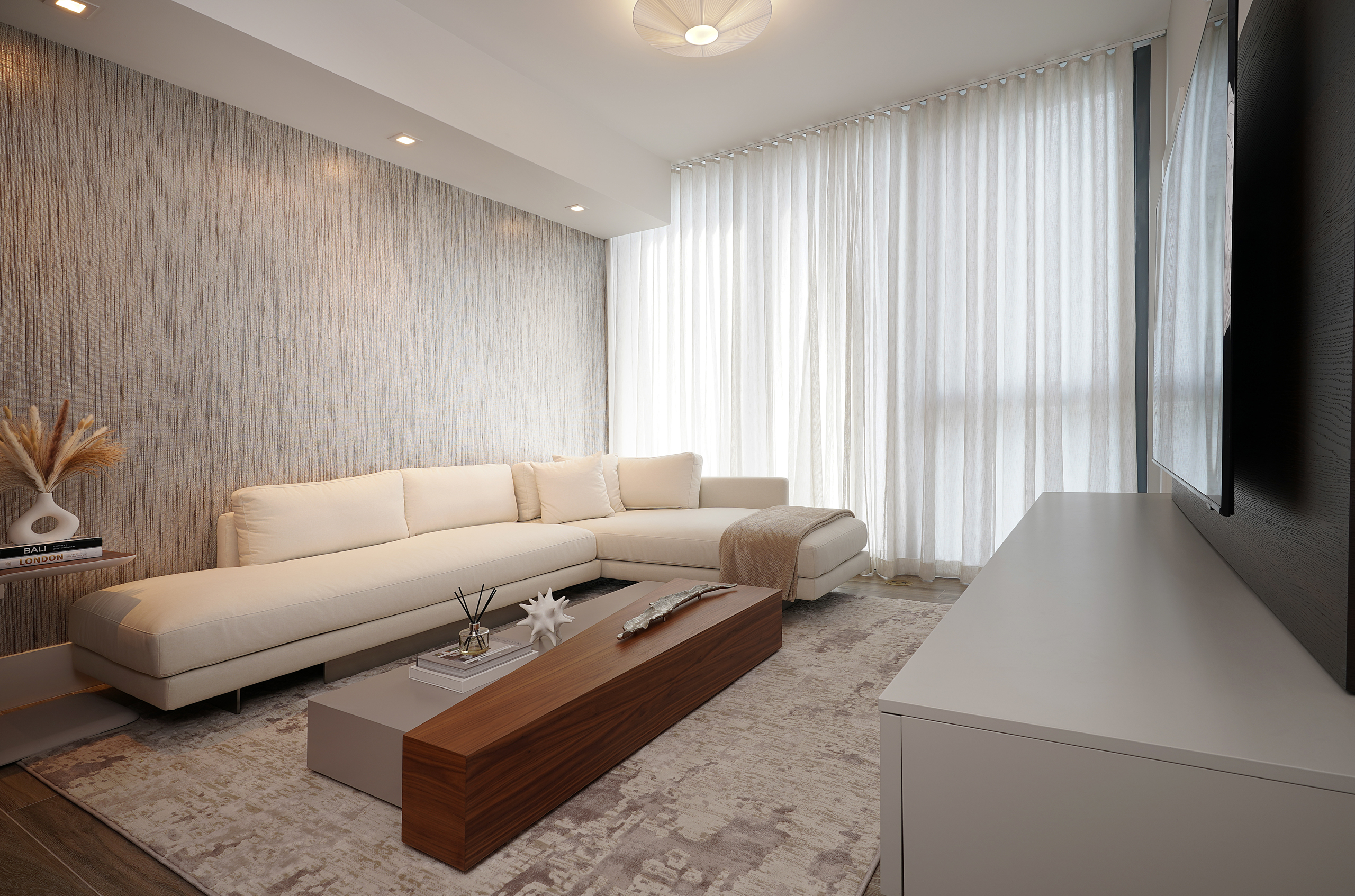 A Modern Waterfront Retreat – Elysee on the Bay by Mayra Perez Designs