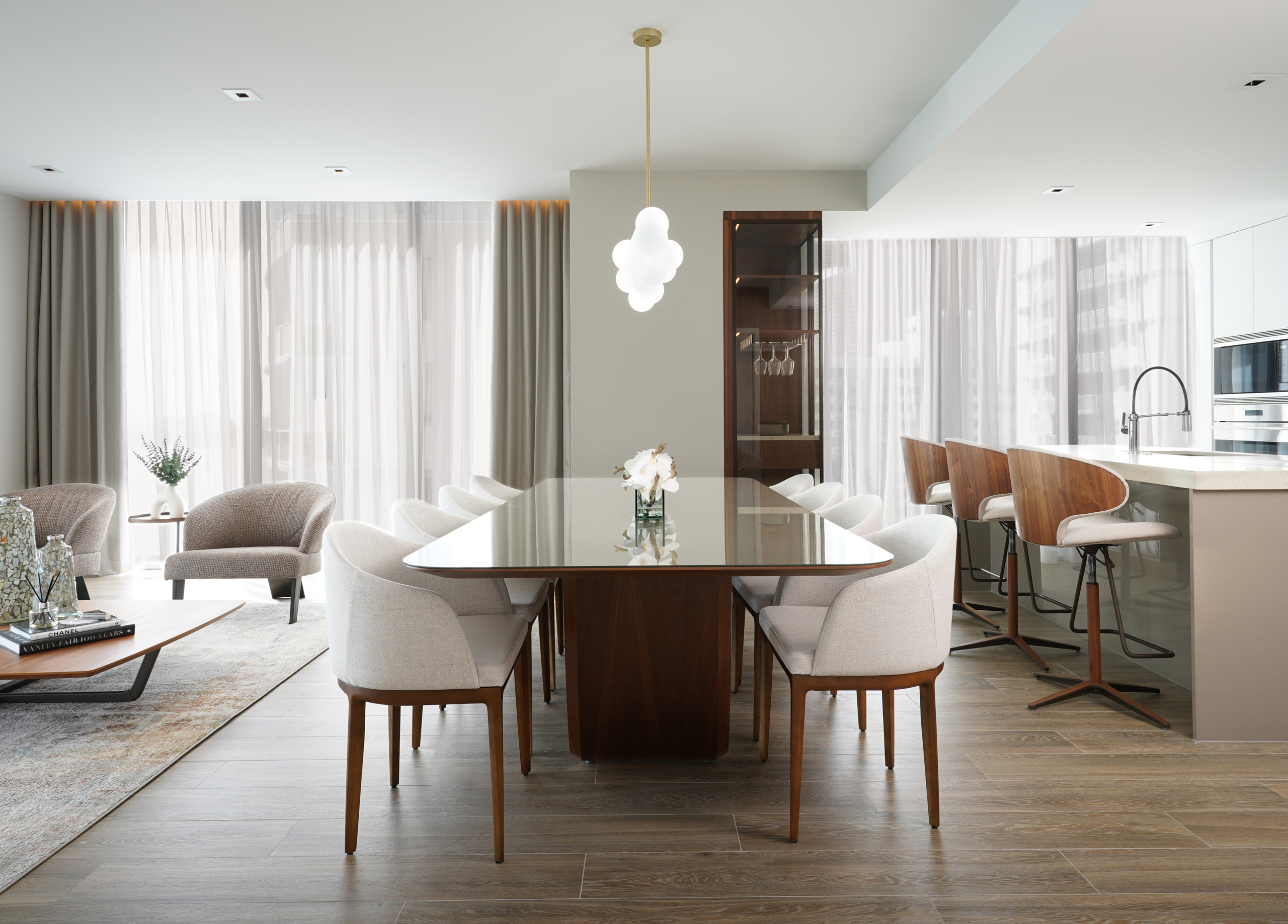 A Modern Waterfront Retreat – Elysee on the Bay by Mayra Perez Designs