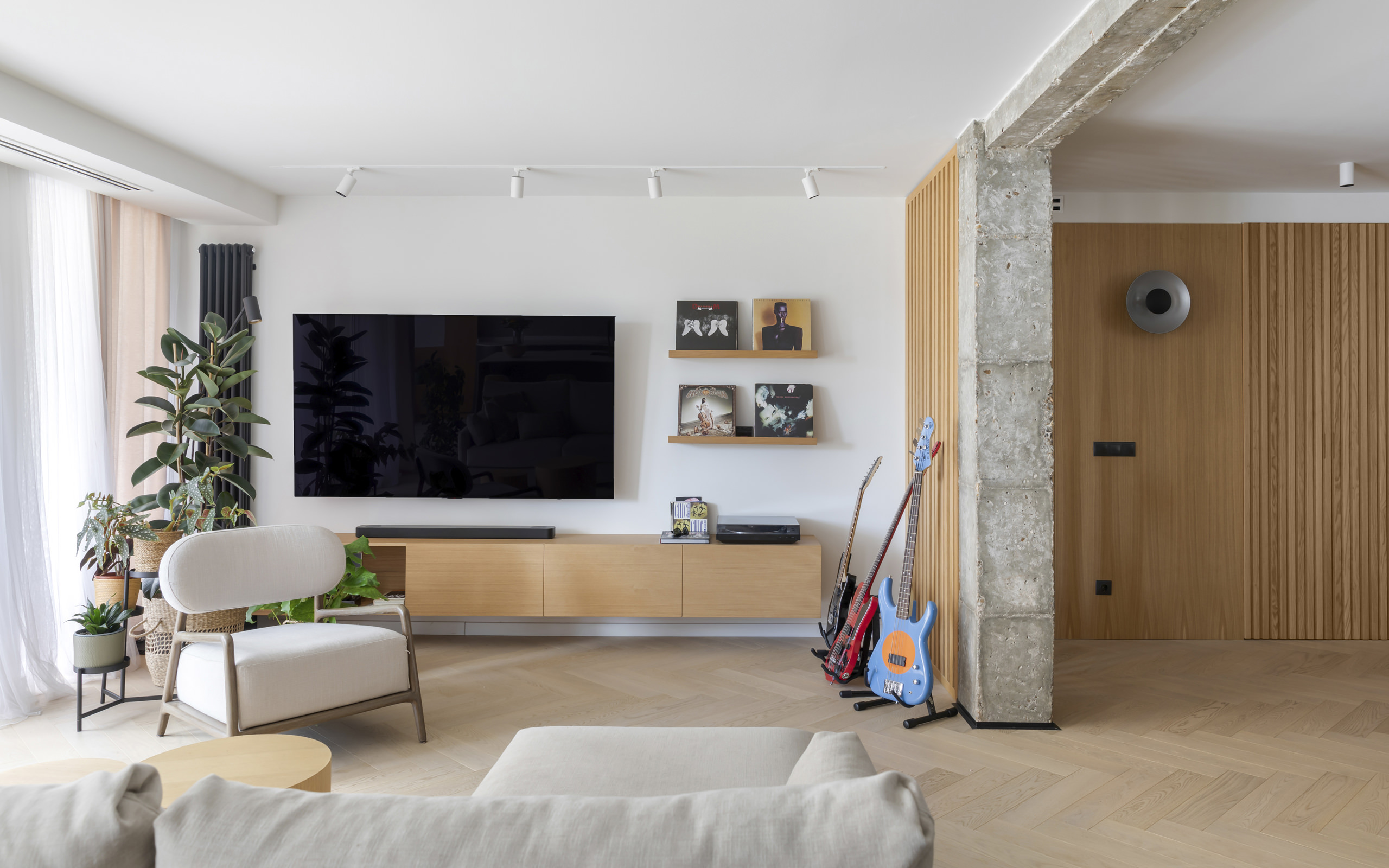 Neutrals and Oak – Brasilia by StudioMadera