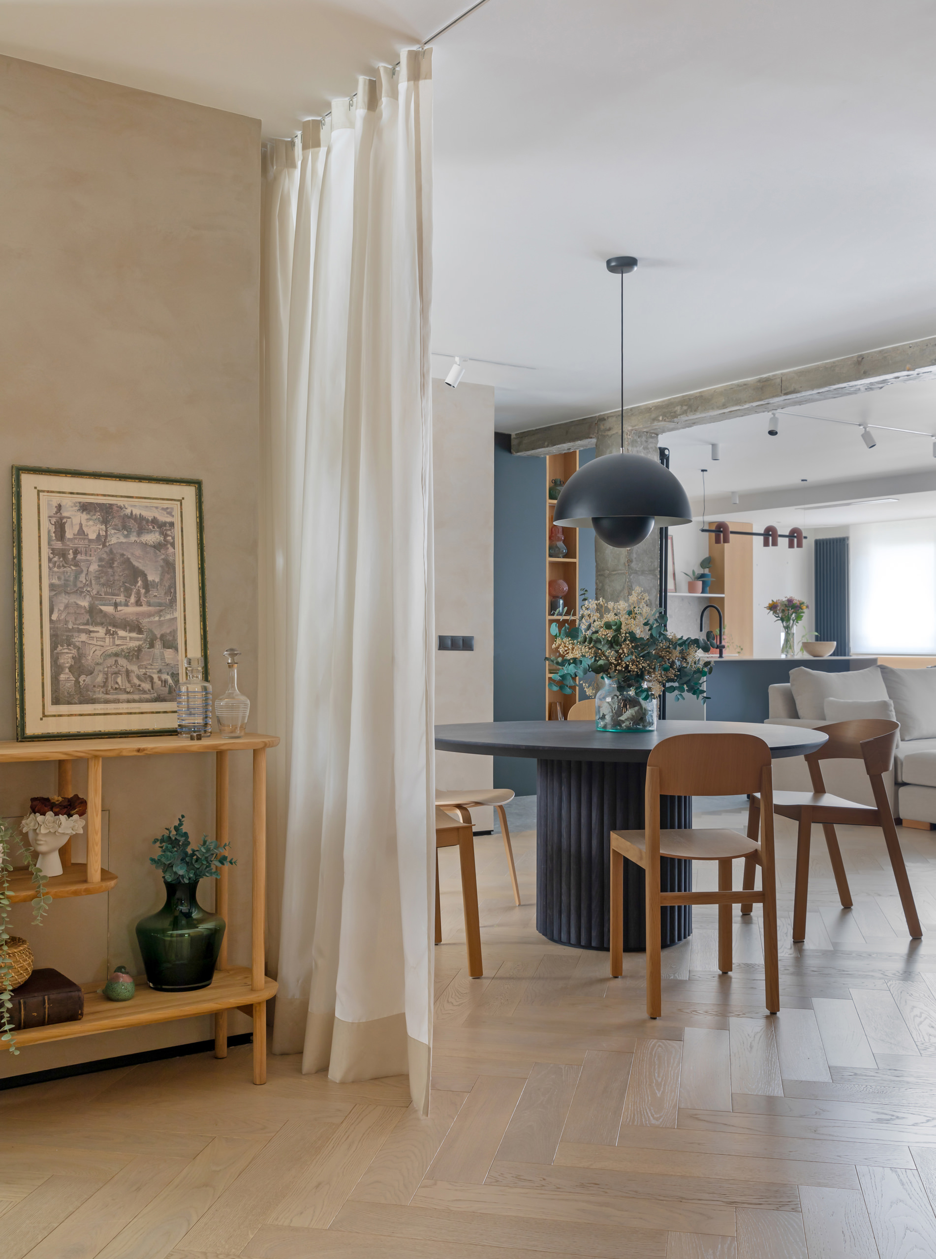 Neutrals and Oak – Brasilia by StudioMadera