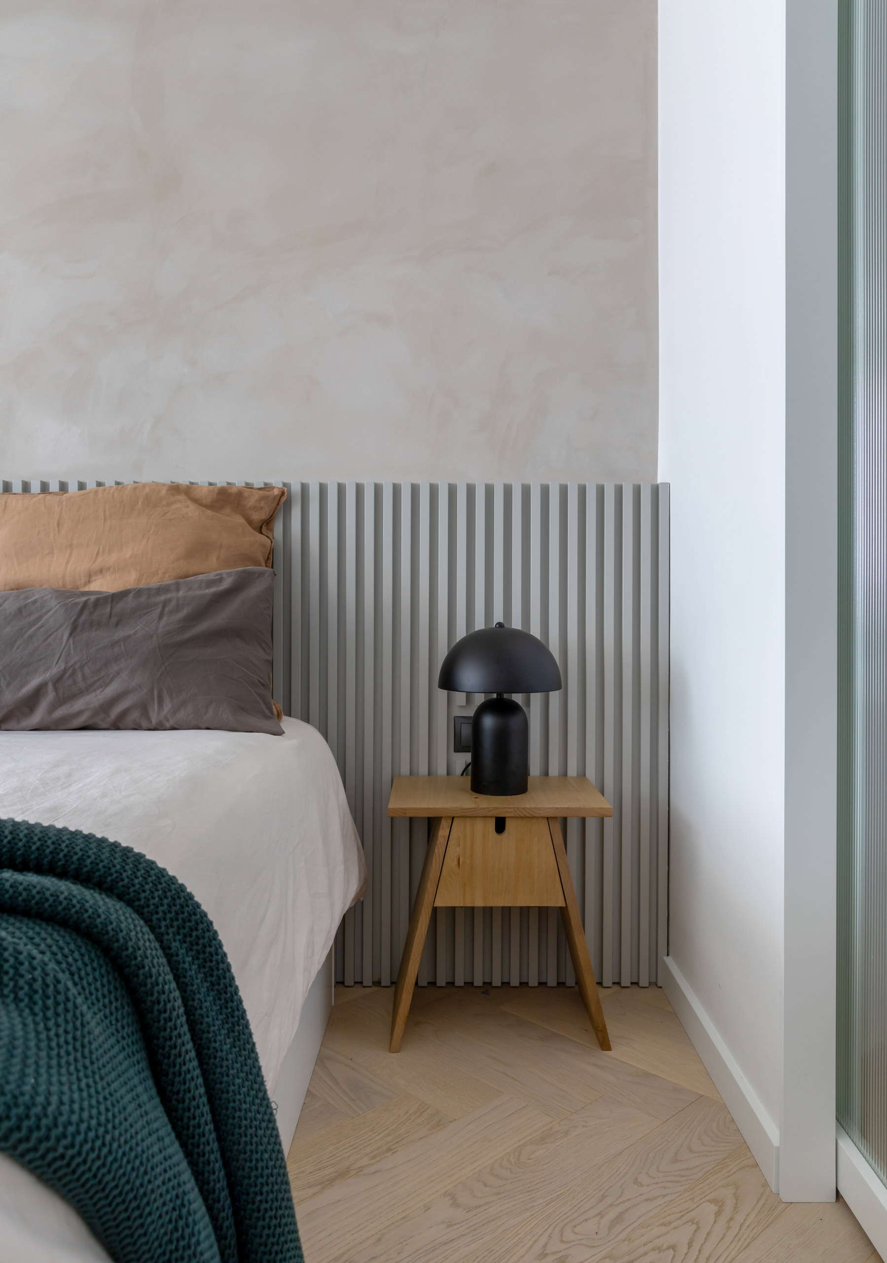Neutrals and Oak – Brasilia by StudioMadera