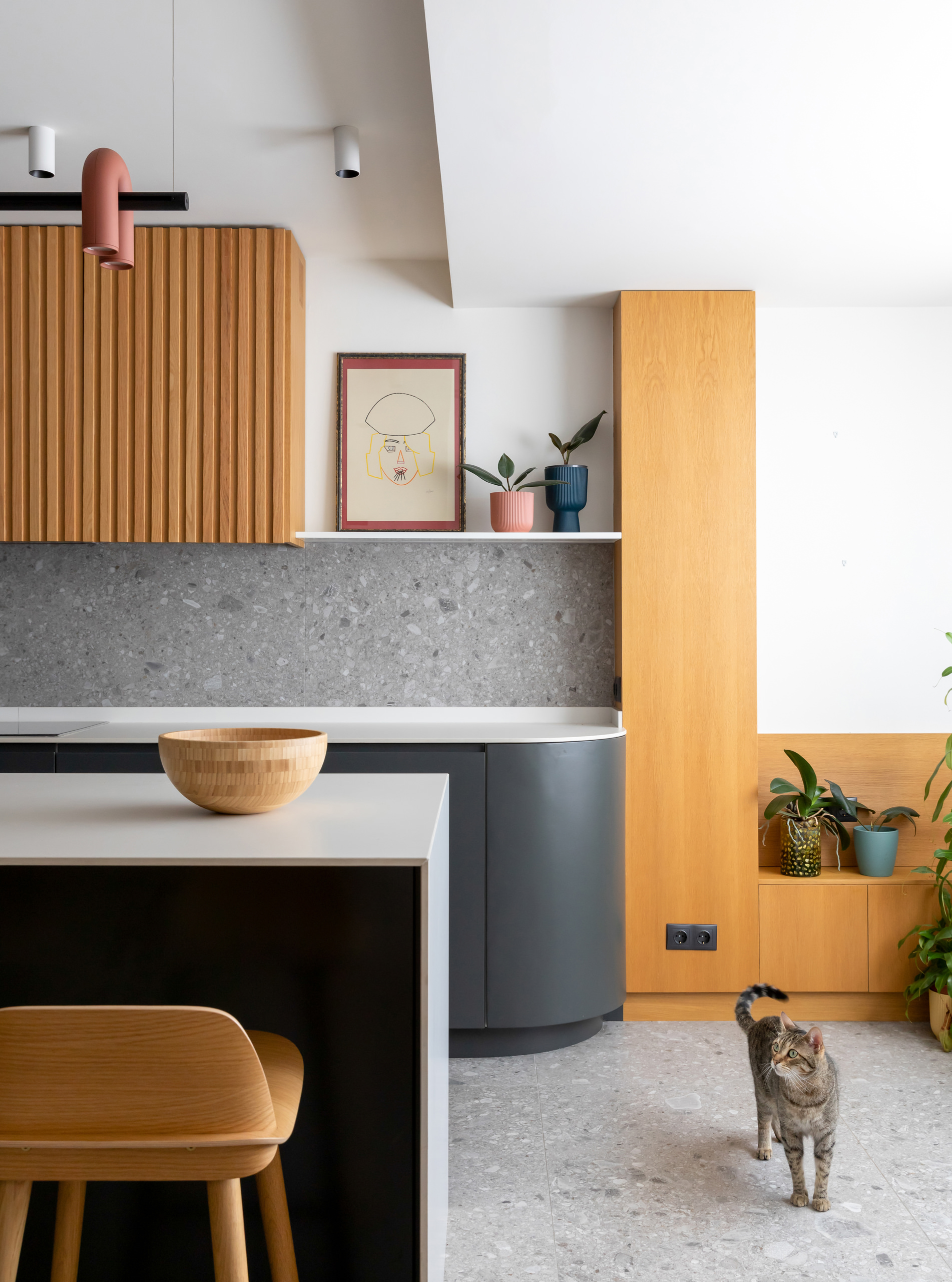 Neutrals and Oak – Brasilia by StudioMadera