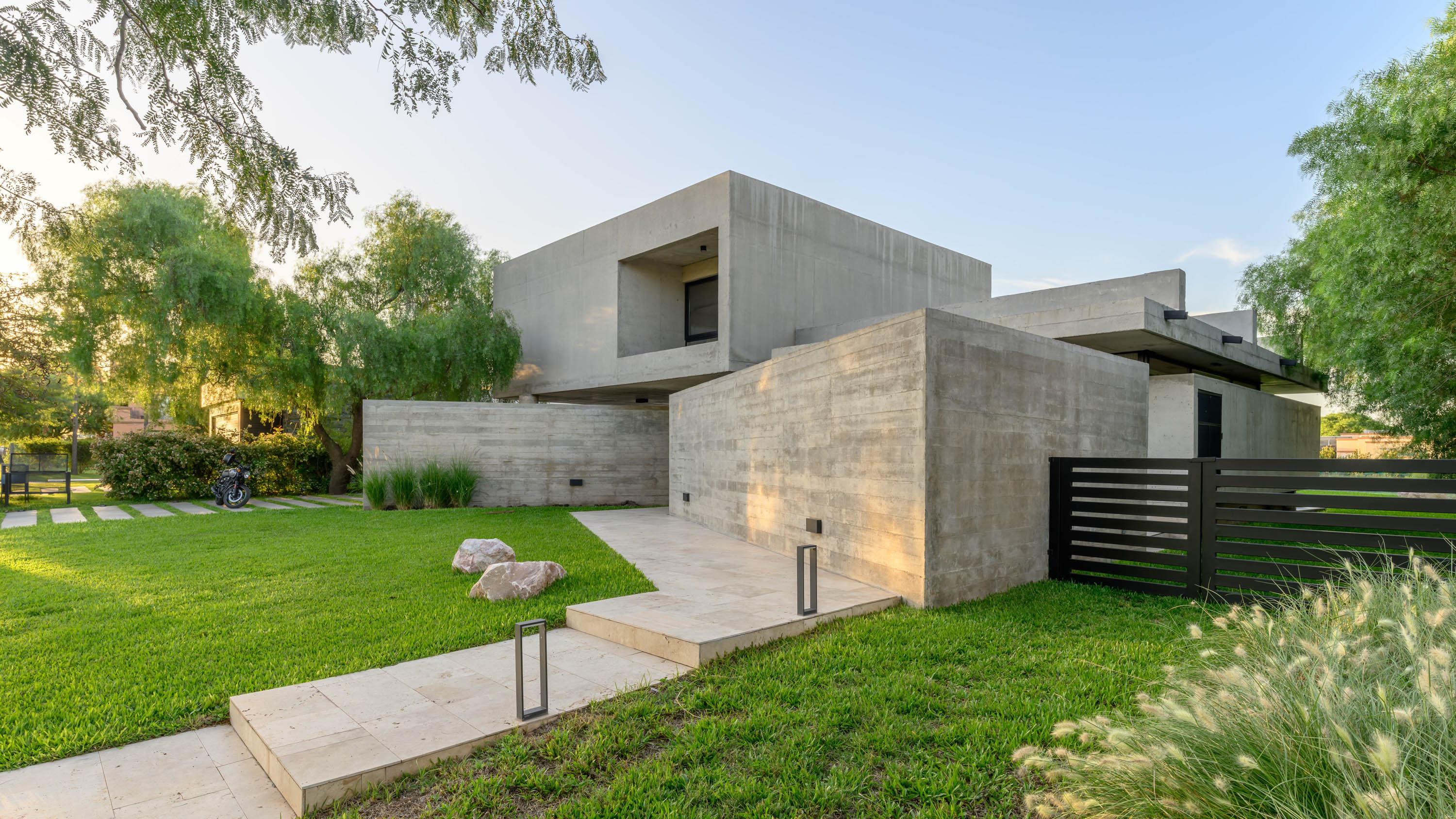 Play of Contrasts – CASA nnCLP by nnarquitectos