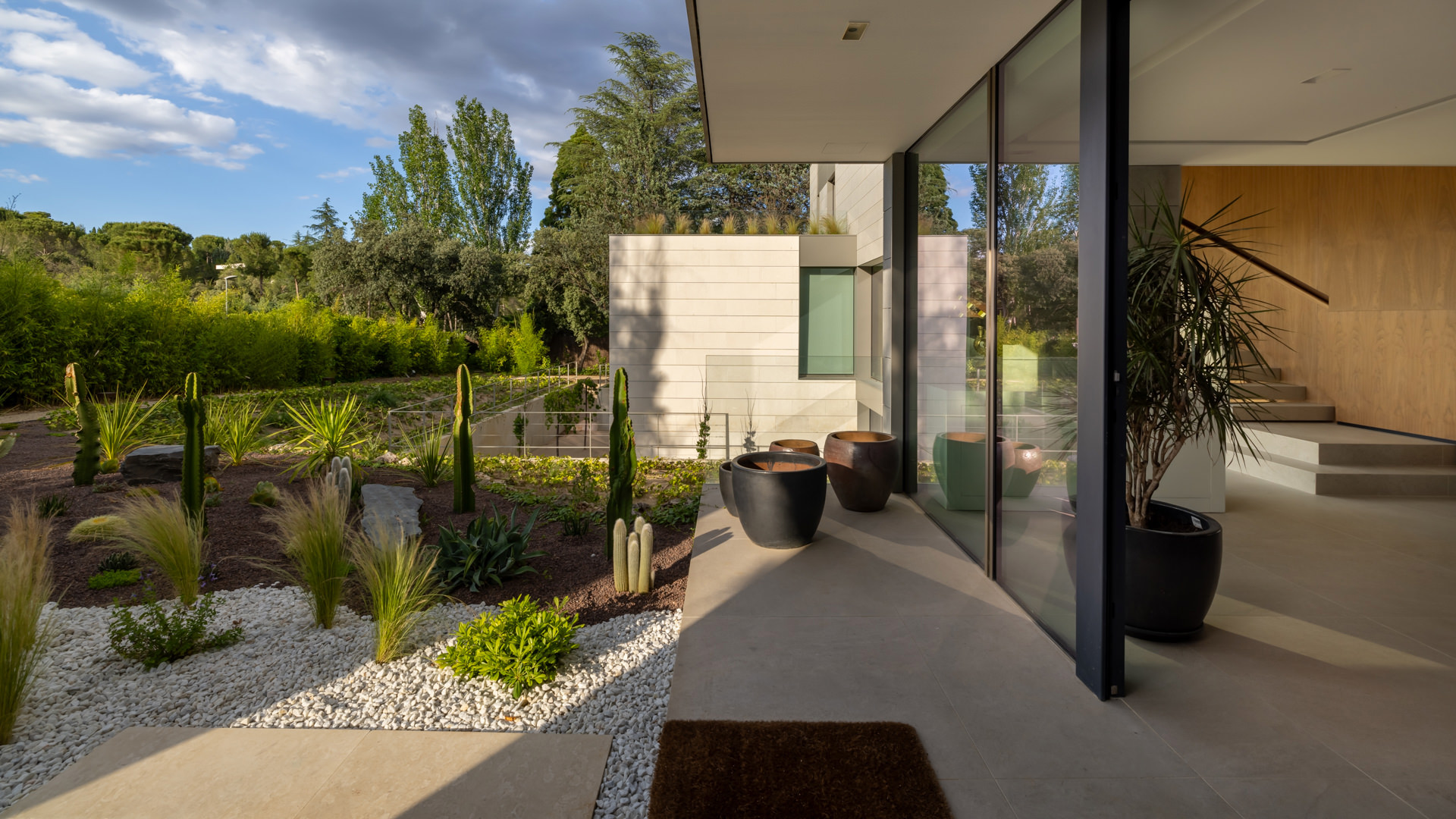Purity and Warmth in Balance – Casa VCH by FH2L Arquitectos