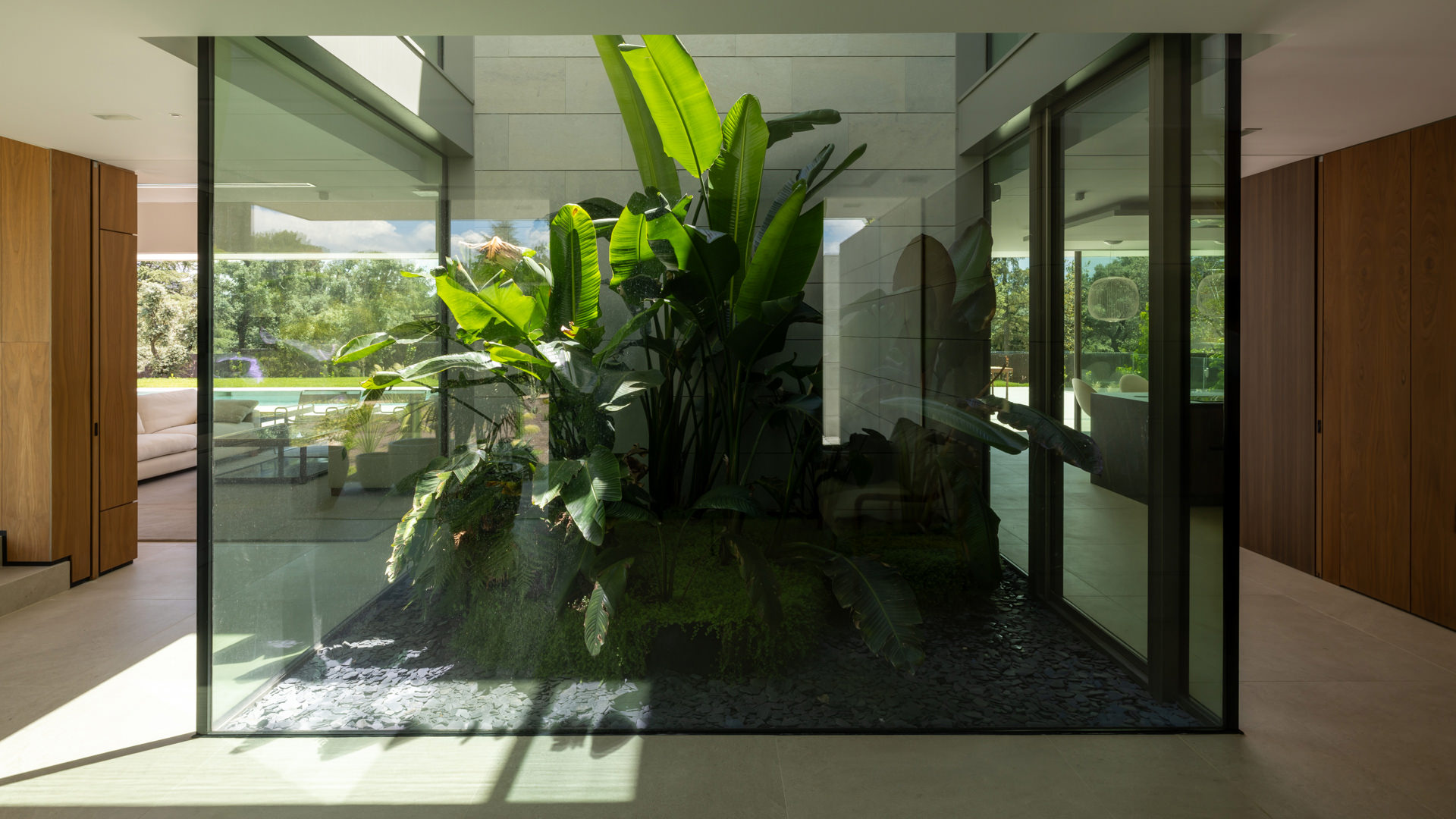 Purity and Warmth in Balance – Casa VCH by FH2L Arquitectos