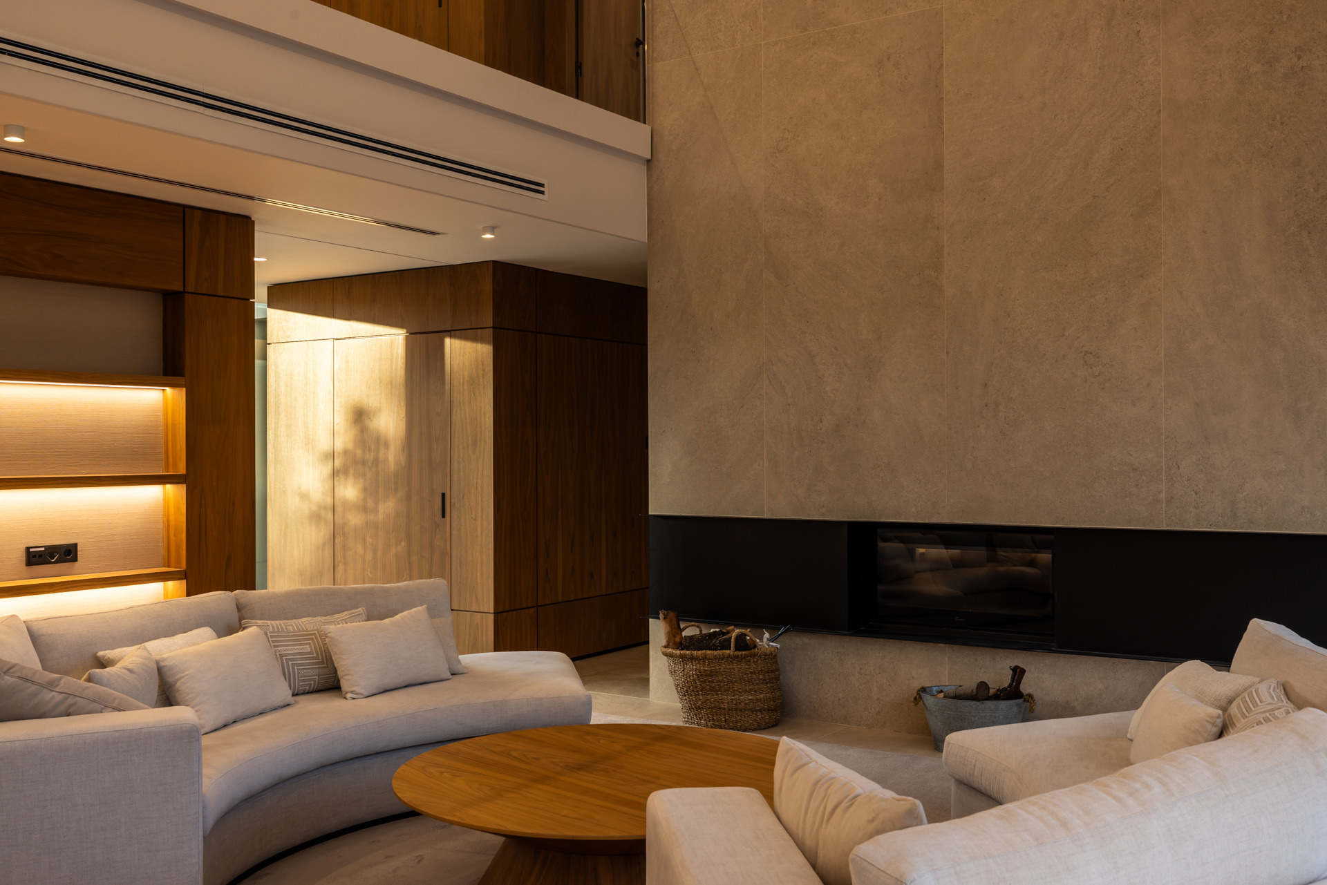 Purity and Warmth in Balance – Casa VCH by FH2L Arquitectos