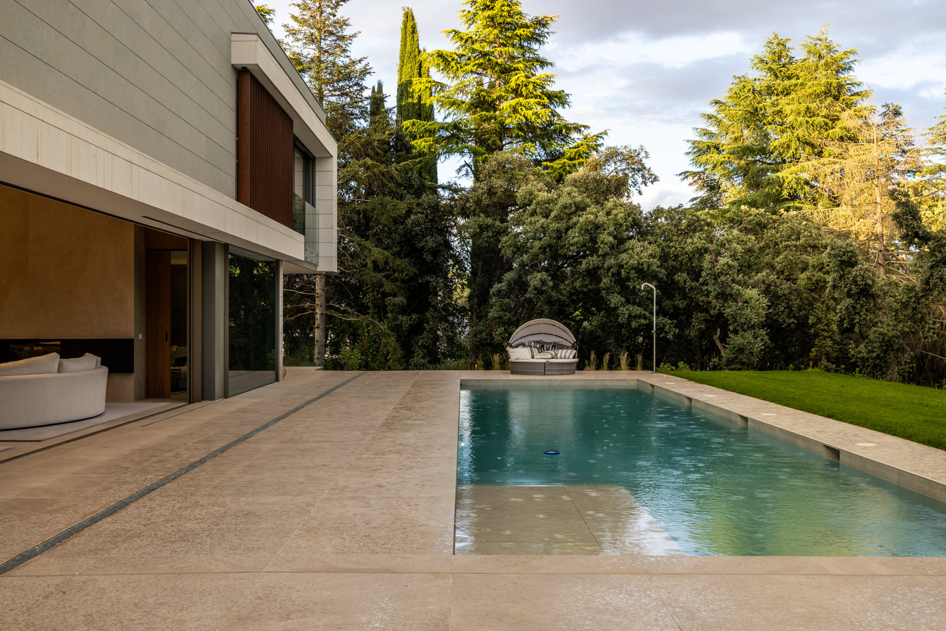 Purity and Warmth in Balance – Casa VCH by FH2L Arquitectos
