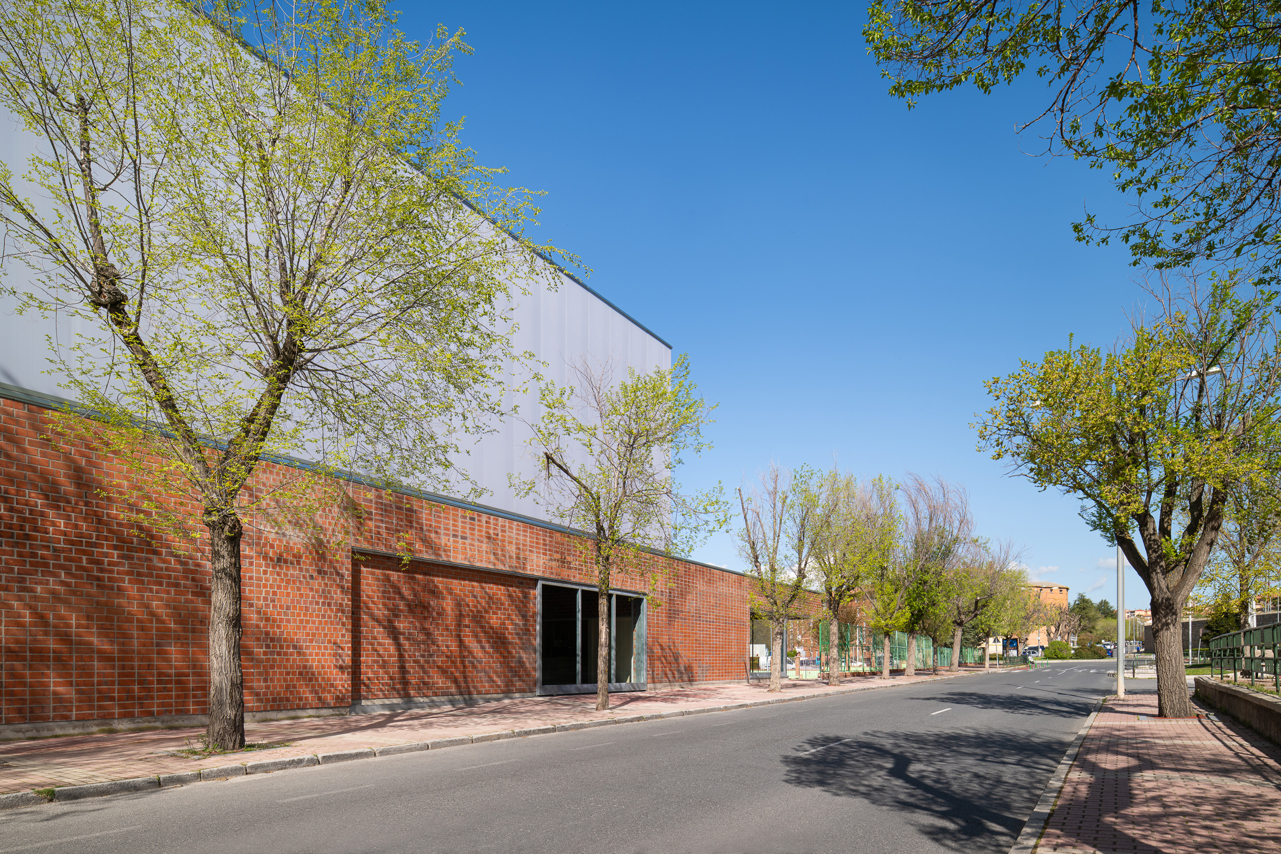 Dialogue in Brick – Pabellon Polideportivo Carlos Soria by ABLM Arquitectos