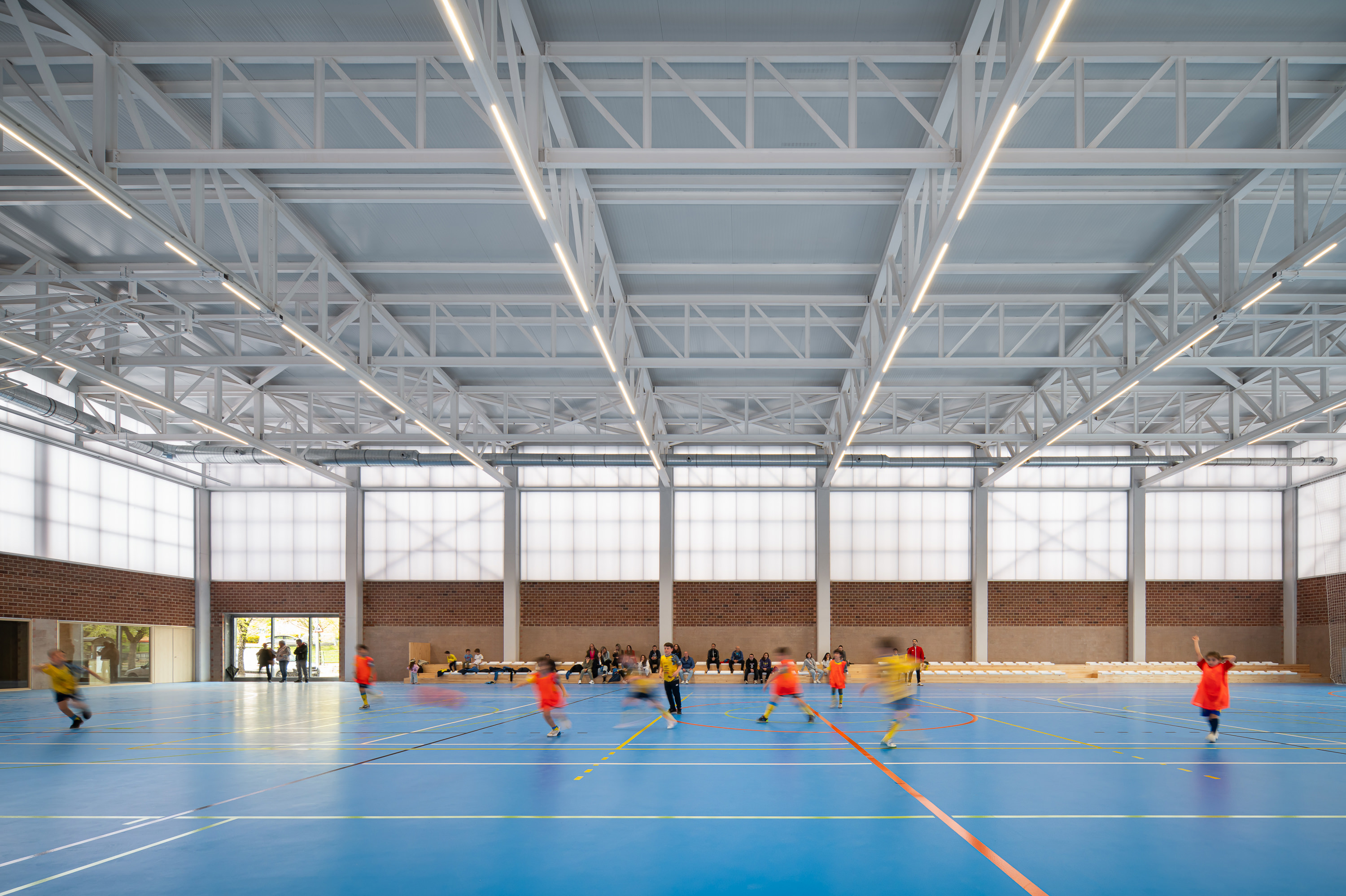 Dialogue in Brick – Pabellon Polideportivo Carlos Soria by ABLM Arquitectos