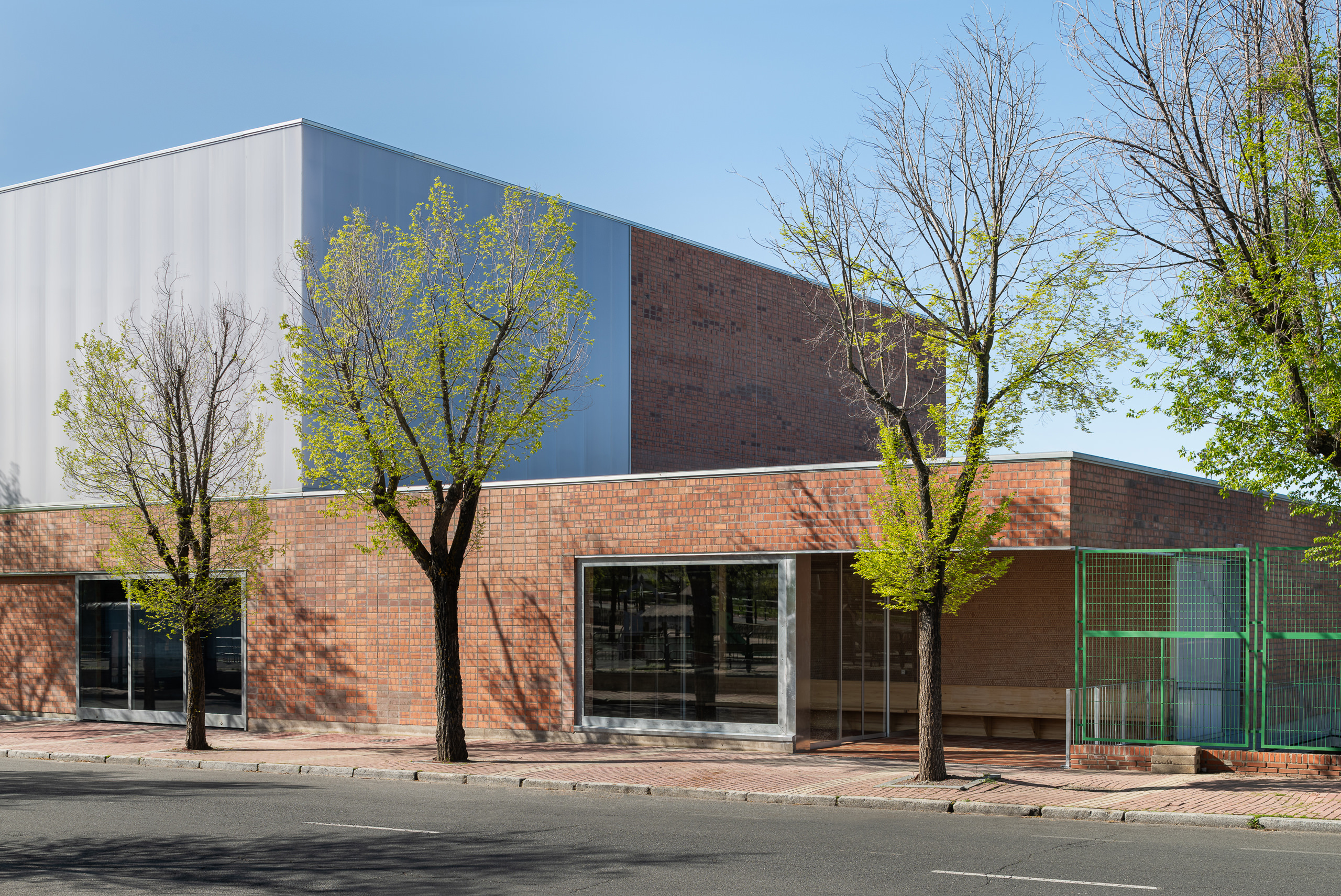 Dialogue in Brick – Pabellon Polideportivo Carlos Soria by ABLM Arquitectos