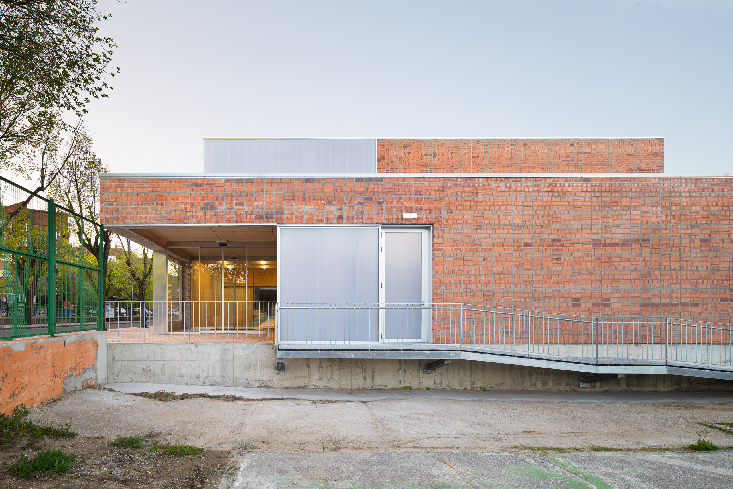Dialogue in Brick – Pabellon Polideportivo Carlos Soria by ABLM Arquitectos
