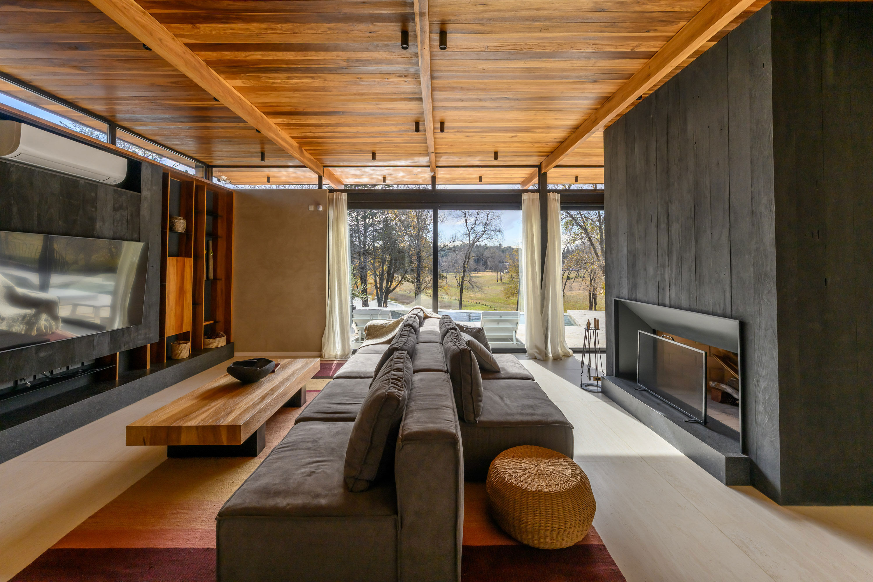 Balance and Permanence – UNPUENTE by Paolini Arquitectos