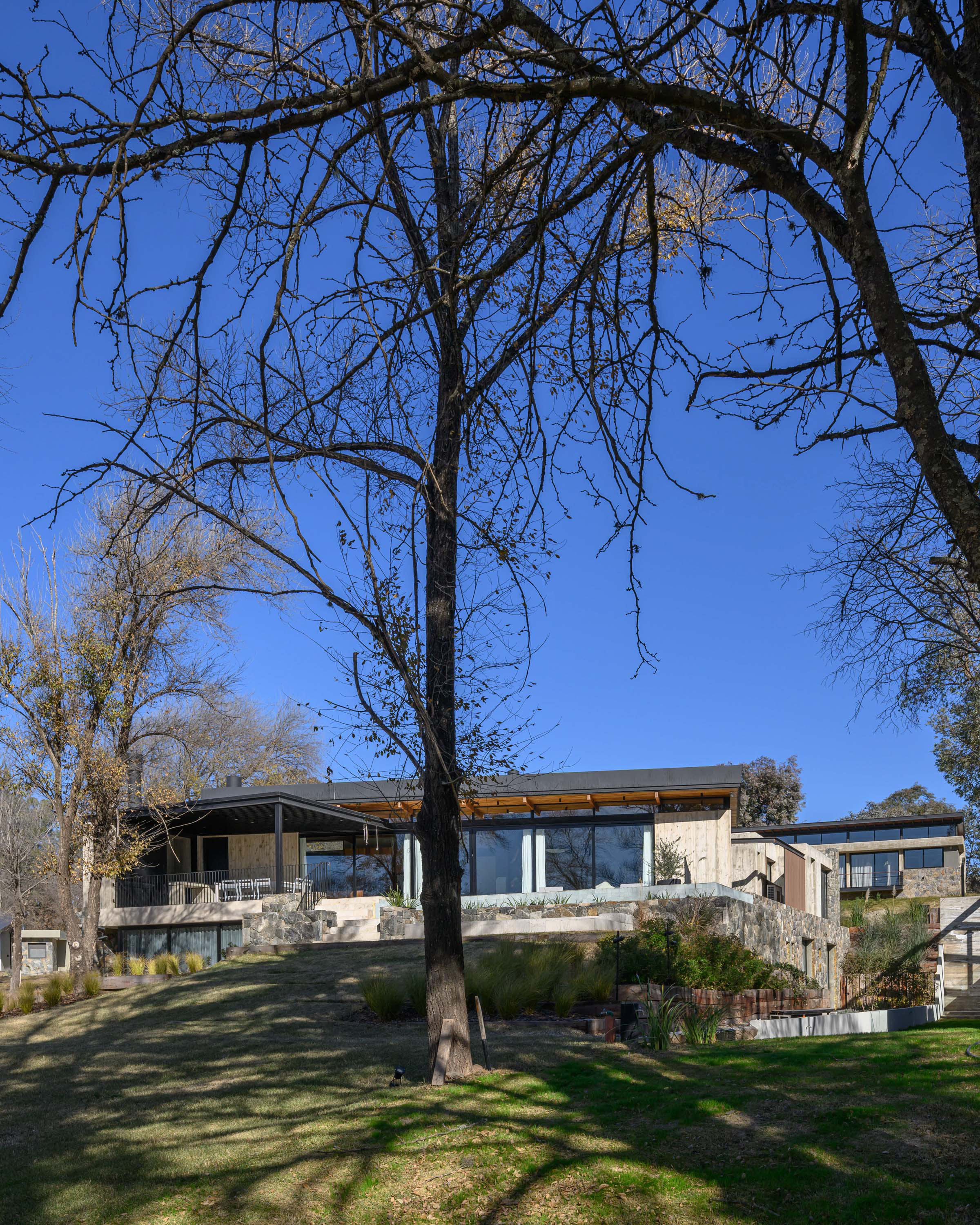 Balance and Permanence – UNPUENTE by Paolini Arquitectos