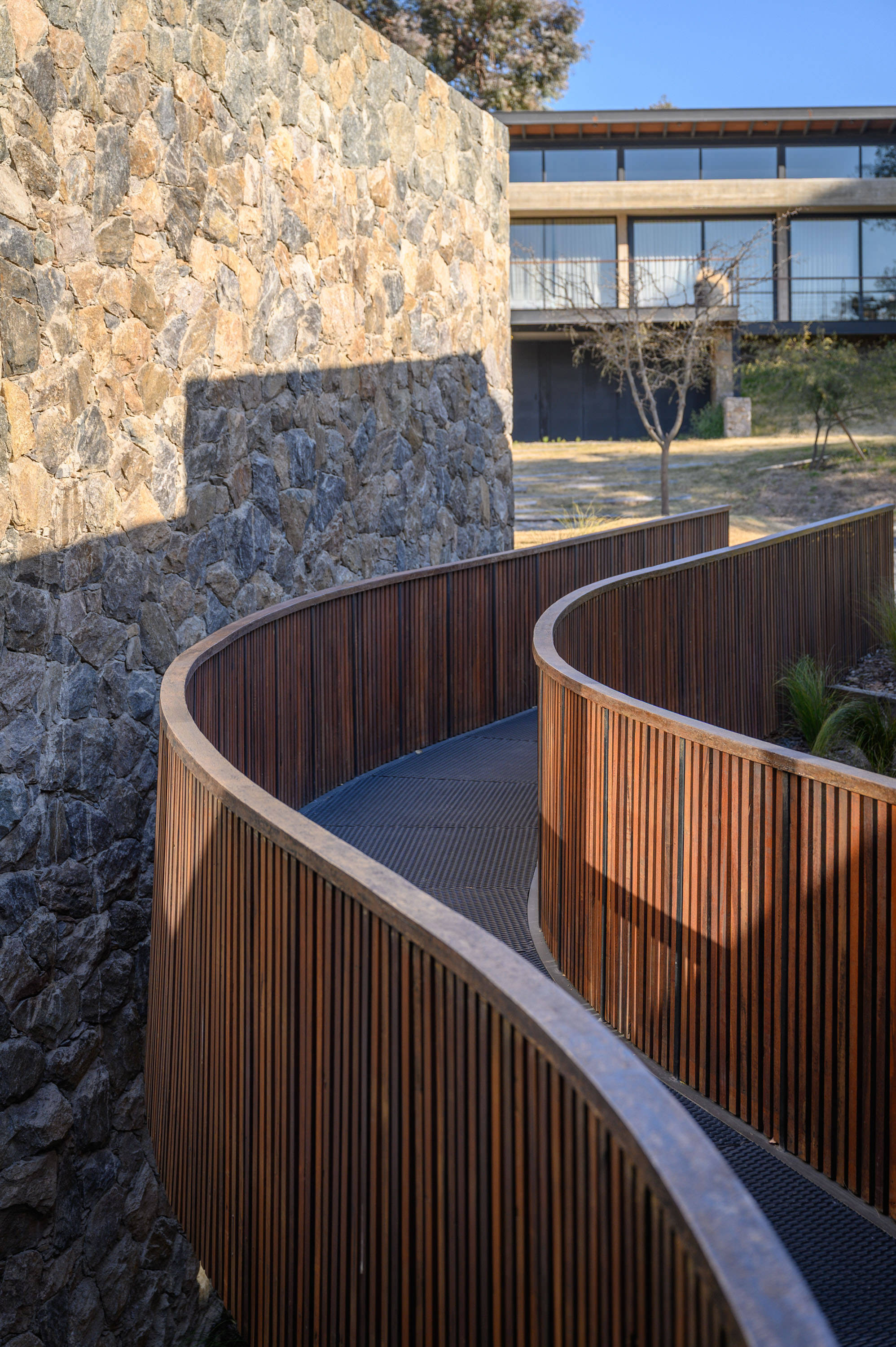 Balance and Permanence – UNPUENTE by Paolini Arquitectos