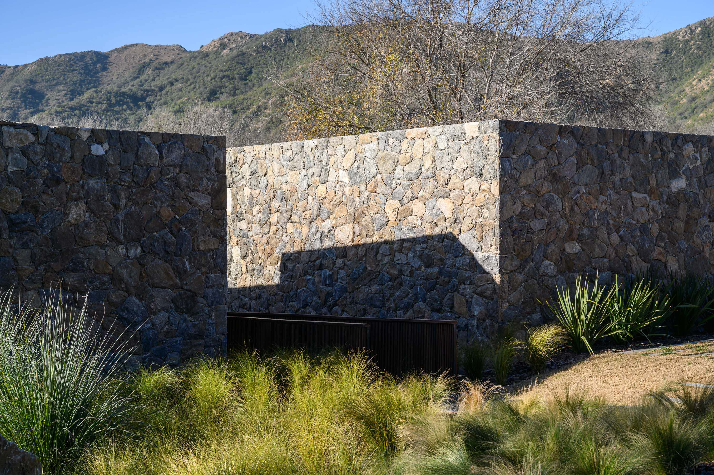 Balance and Permanence – UNPUENTE by Paolini Arquitectos