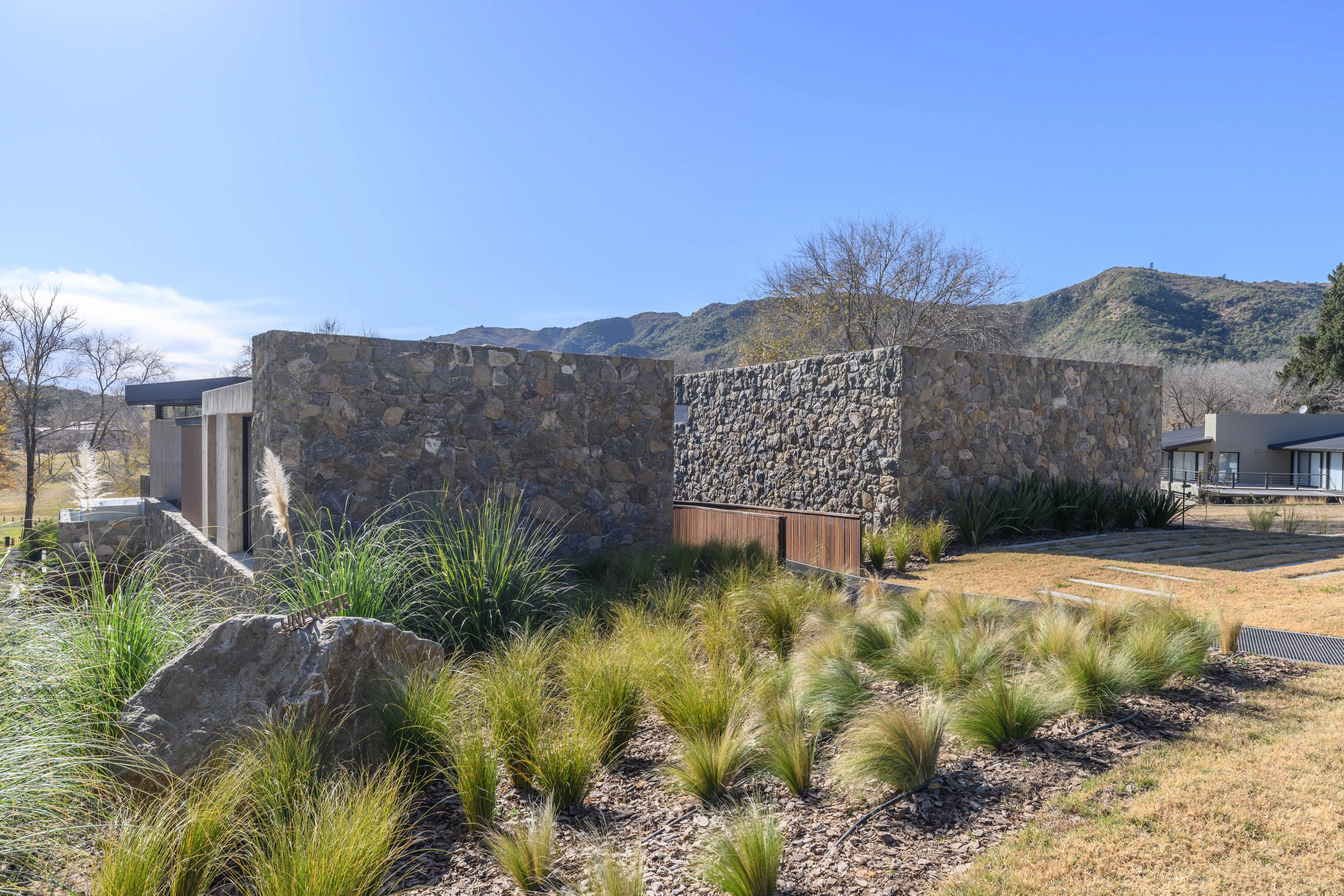Balance and Permanence – UNPUENTE by Paolini Arquitectos