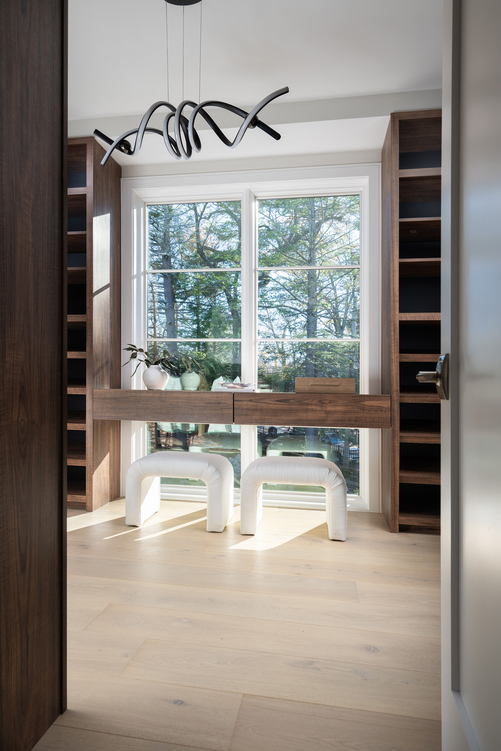 Lightwoven Elegance – Bigelow Residence by RIVA Spain