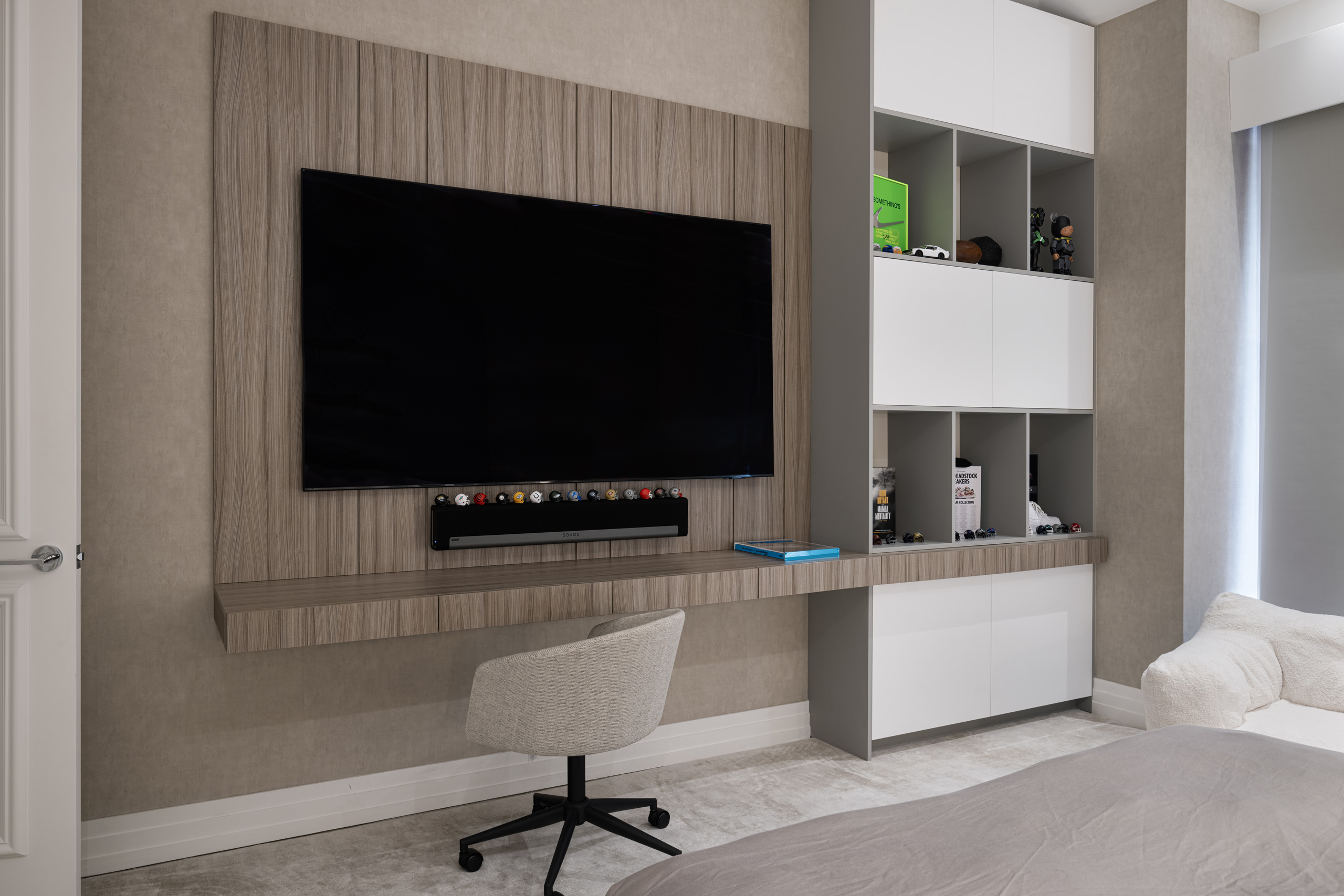 Dialogue of Minimalism and Expression – Porto Vita by Bea Interiors