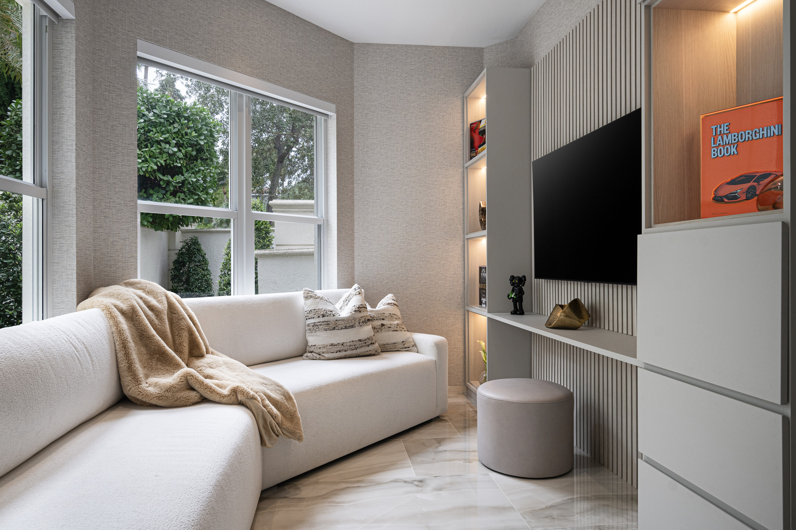 Dialogue of Minimalism and Expression – Porto Vita by Bea Interiors