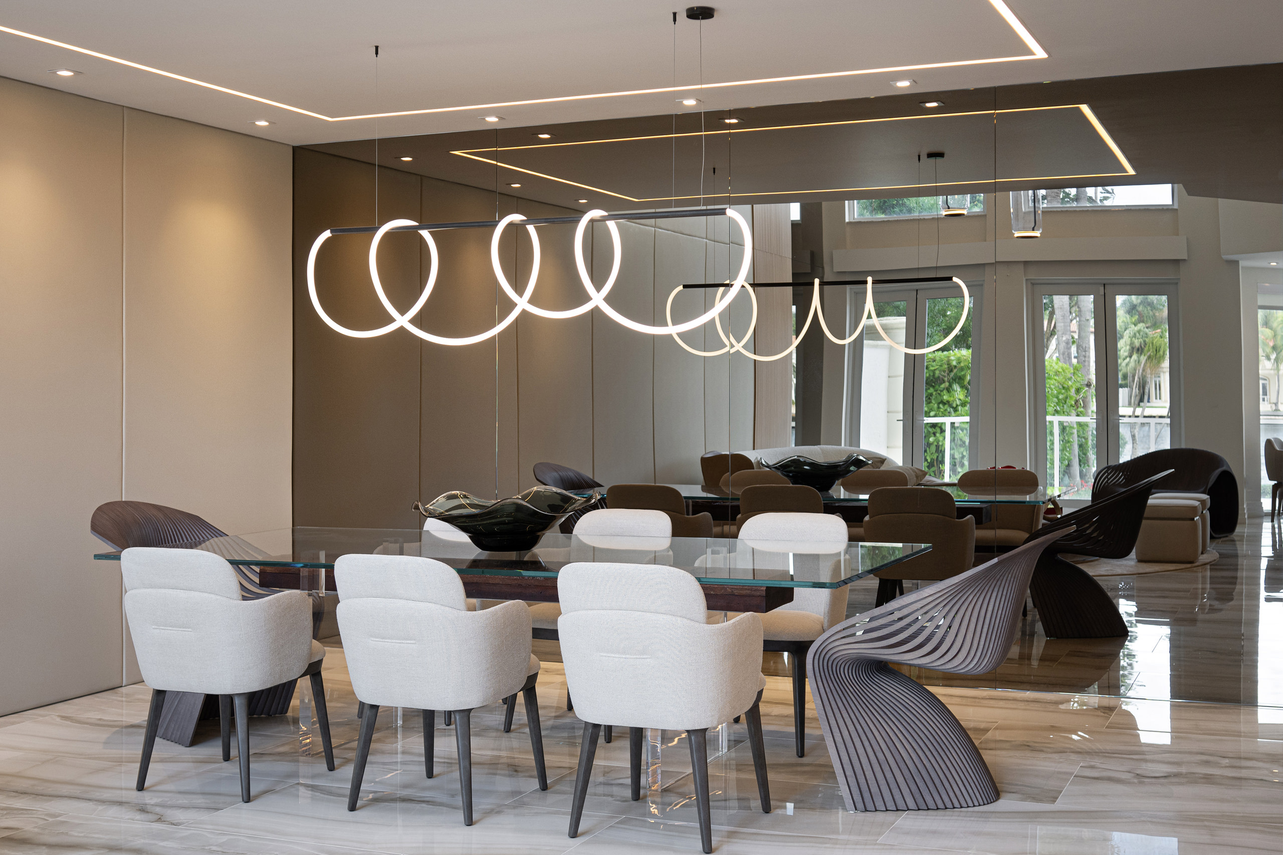 Dialogue of Minimalism and Expression – Porto Vita by Bea Interiors