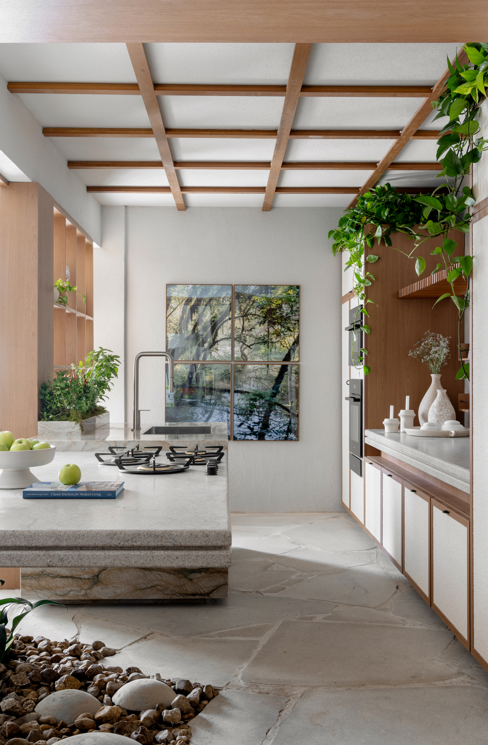 The Poetics of Permanence – Entre Tempos by Flavia Koloske and Taina Pravato