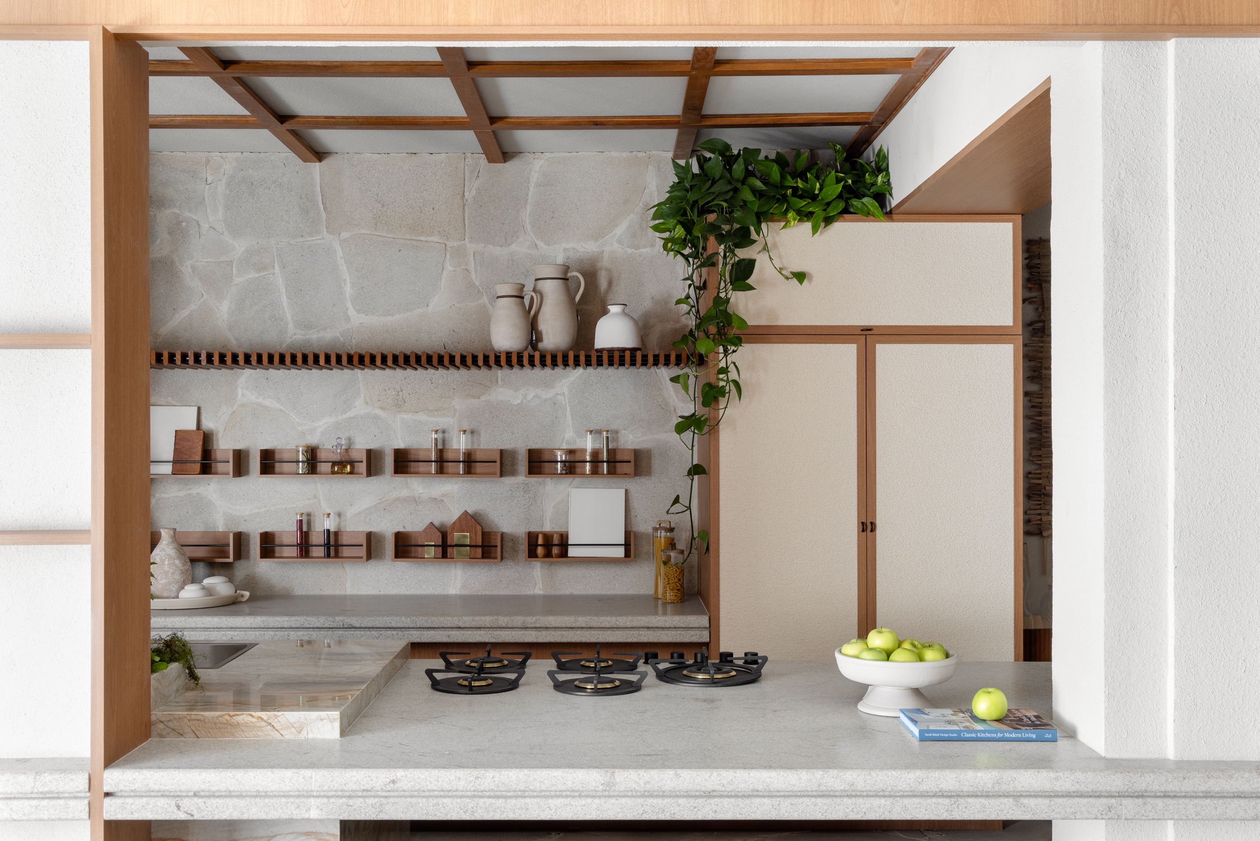 The Poetics of Permanence – Entre Tempos by Flavia Koloske and Taina Pravato